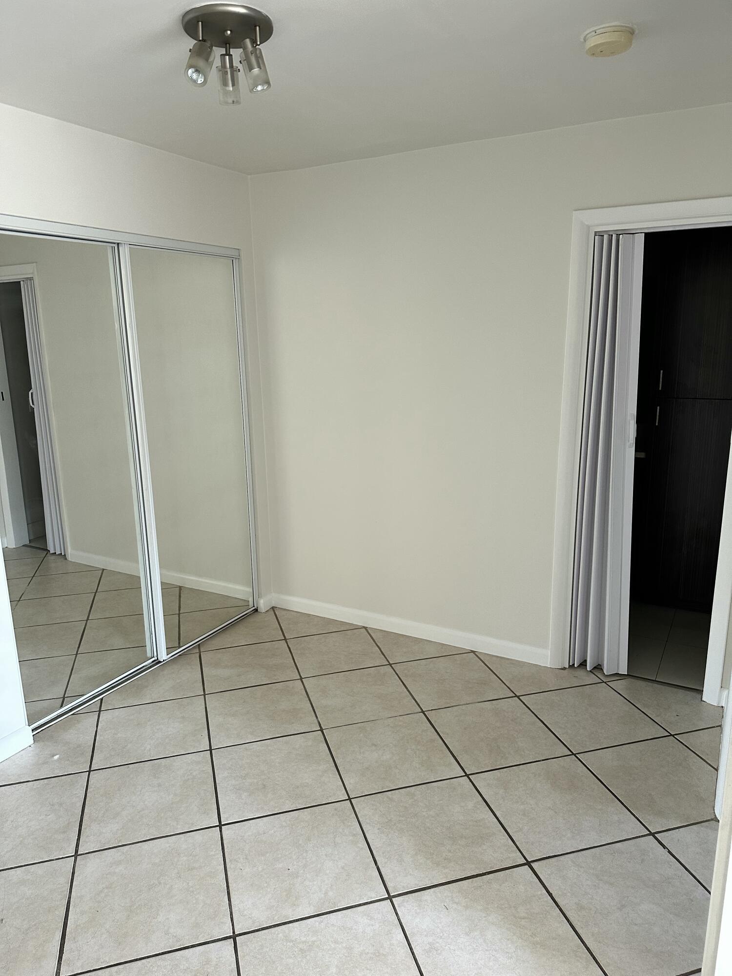 1480 E Sample Road 207 Property Photo 6