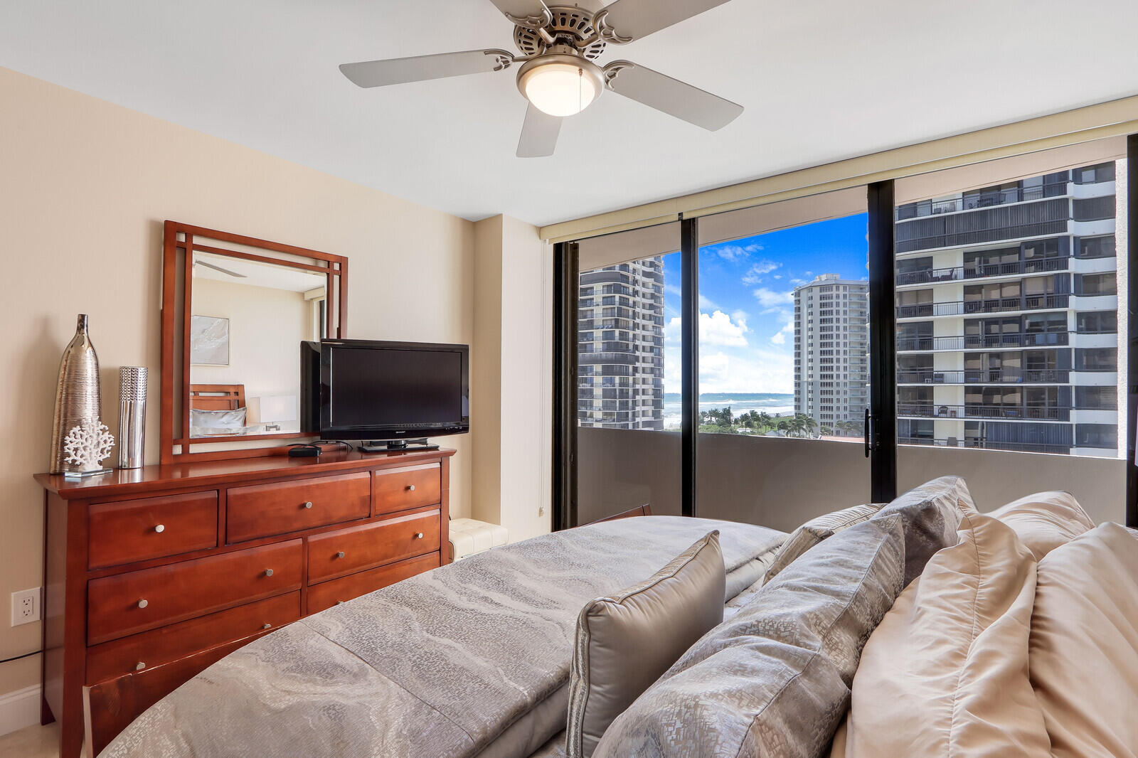4200 N Ocean Drive 2-802 Property Photo 25