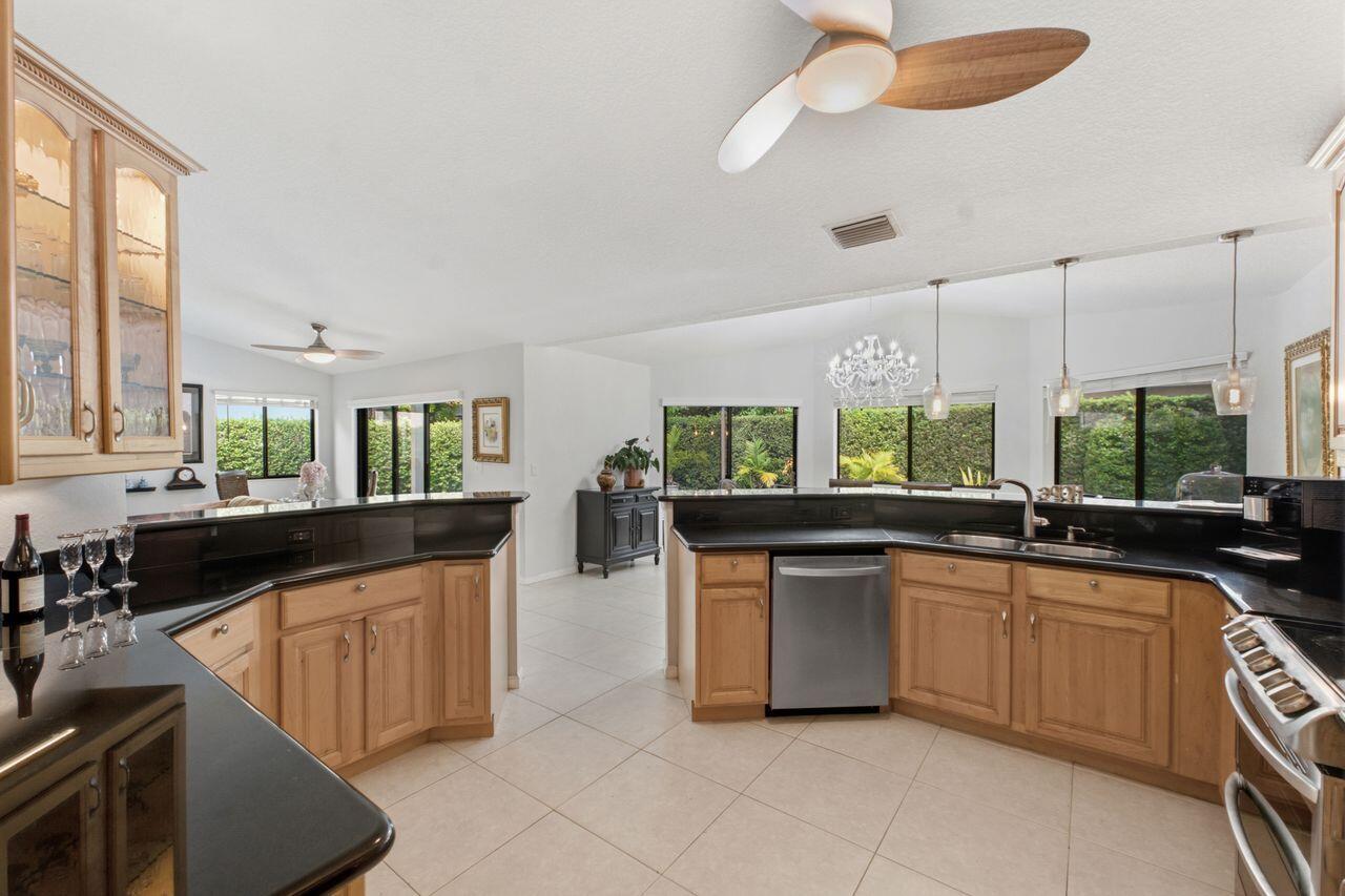 2719 Oak Tree Lane Property Photo 8