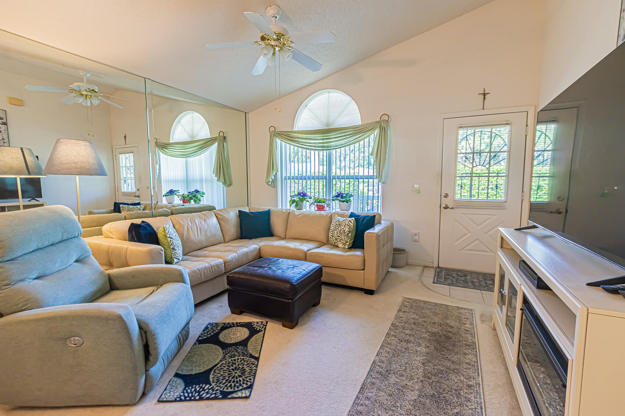 695 Nw San Remo Circle Property Photo 3