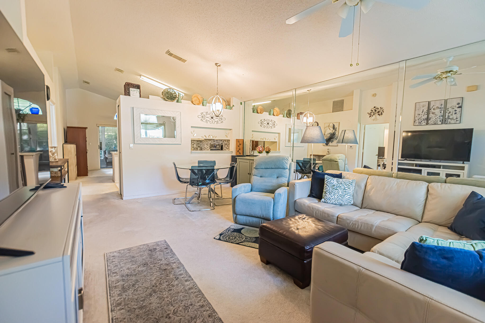 695 Nw San Remo Circle Property Photo 4