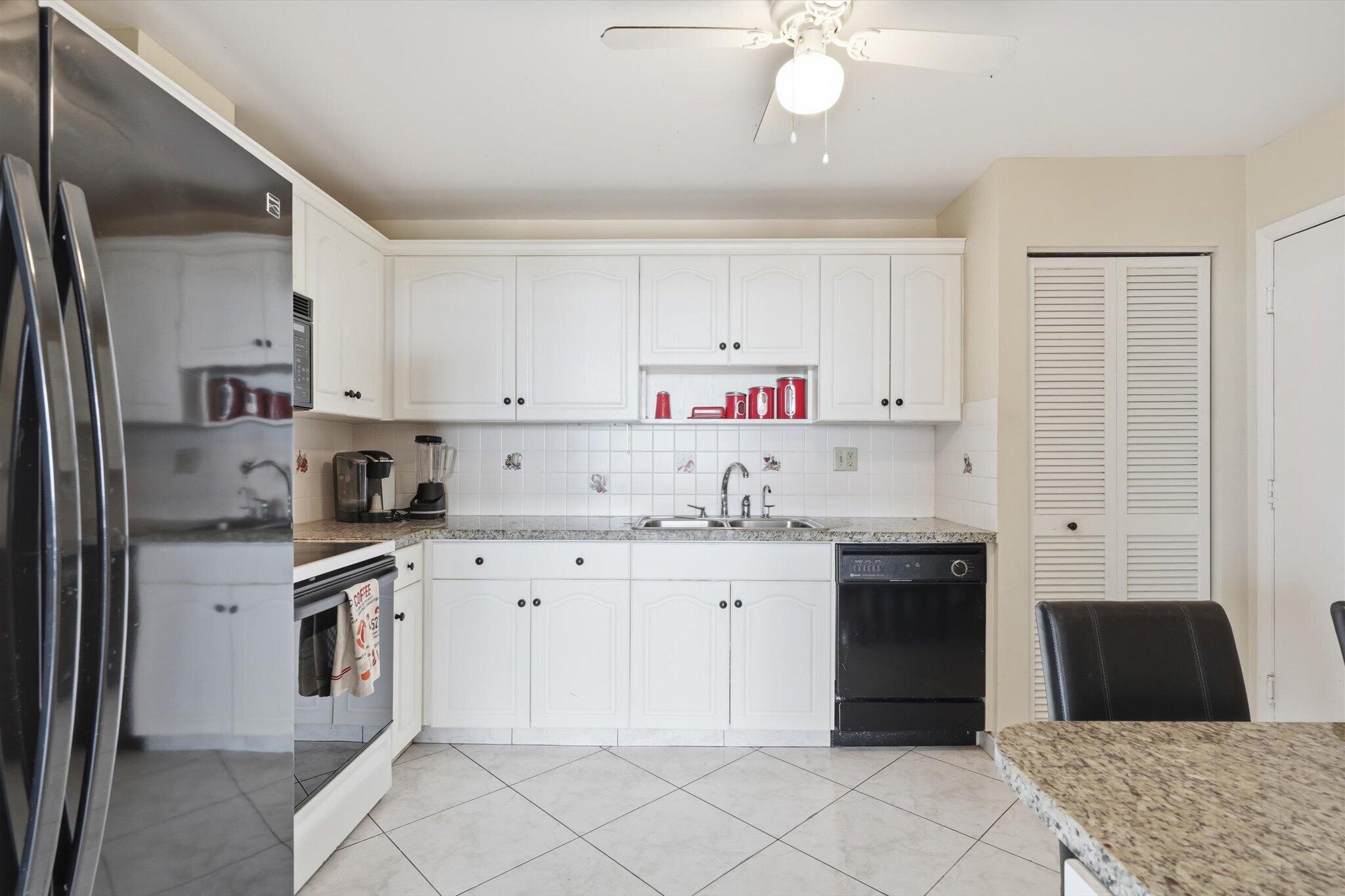 1601 S Ocean Drive 506 Property Photo 18