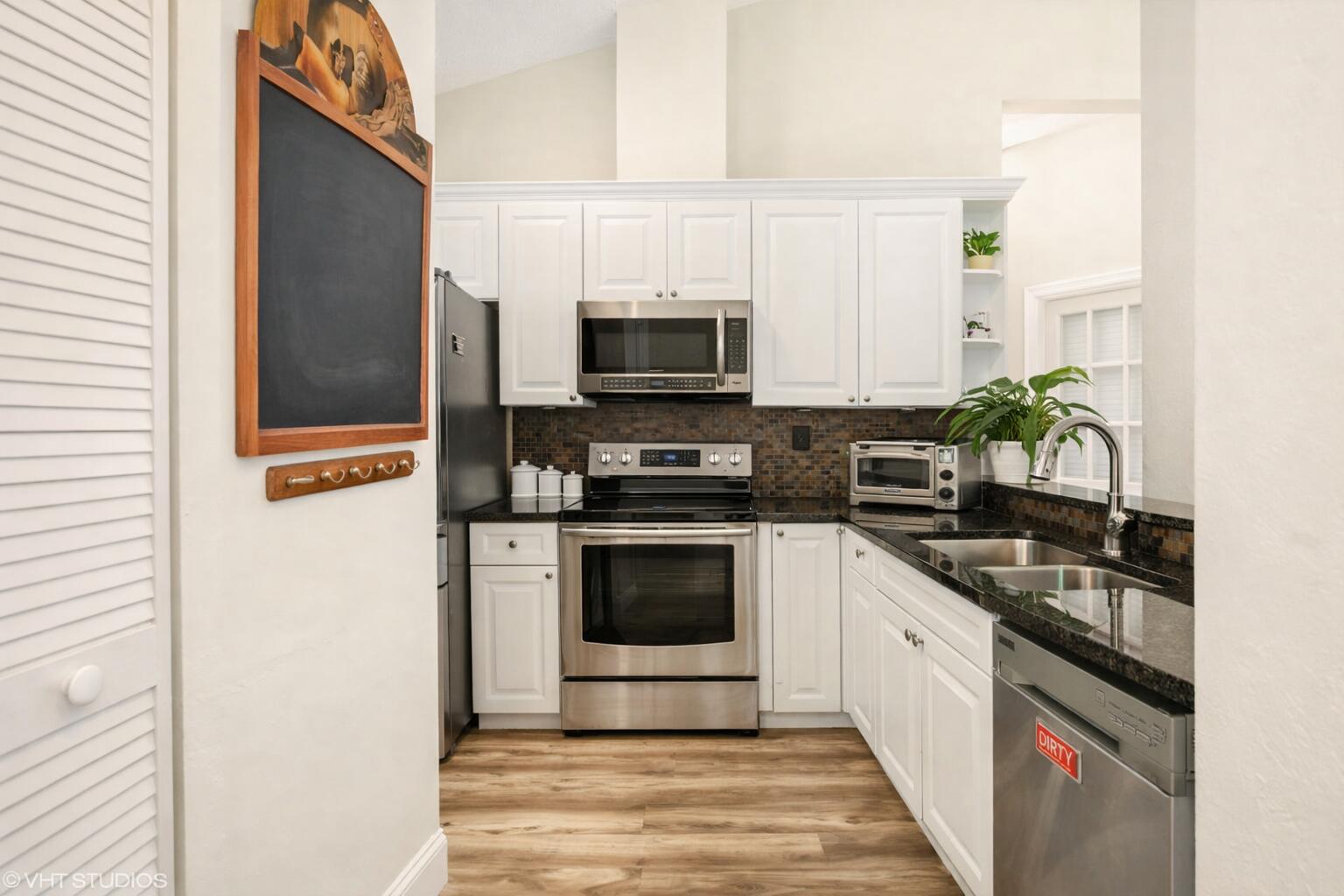 805 Harbour Pointe Way Property Photo 5