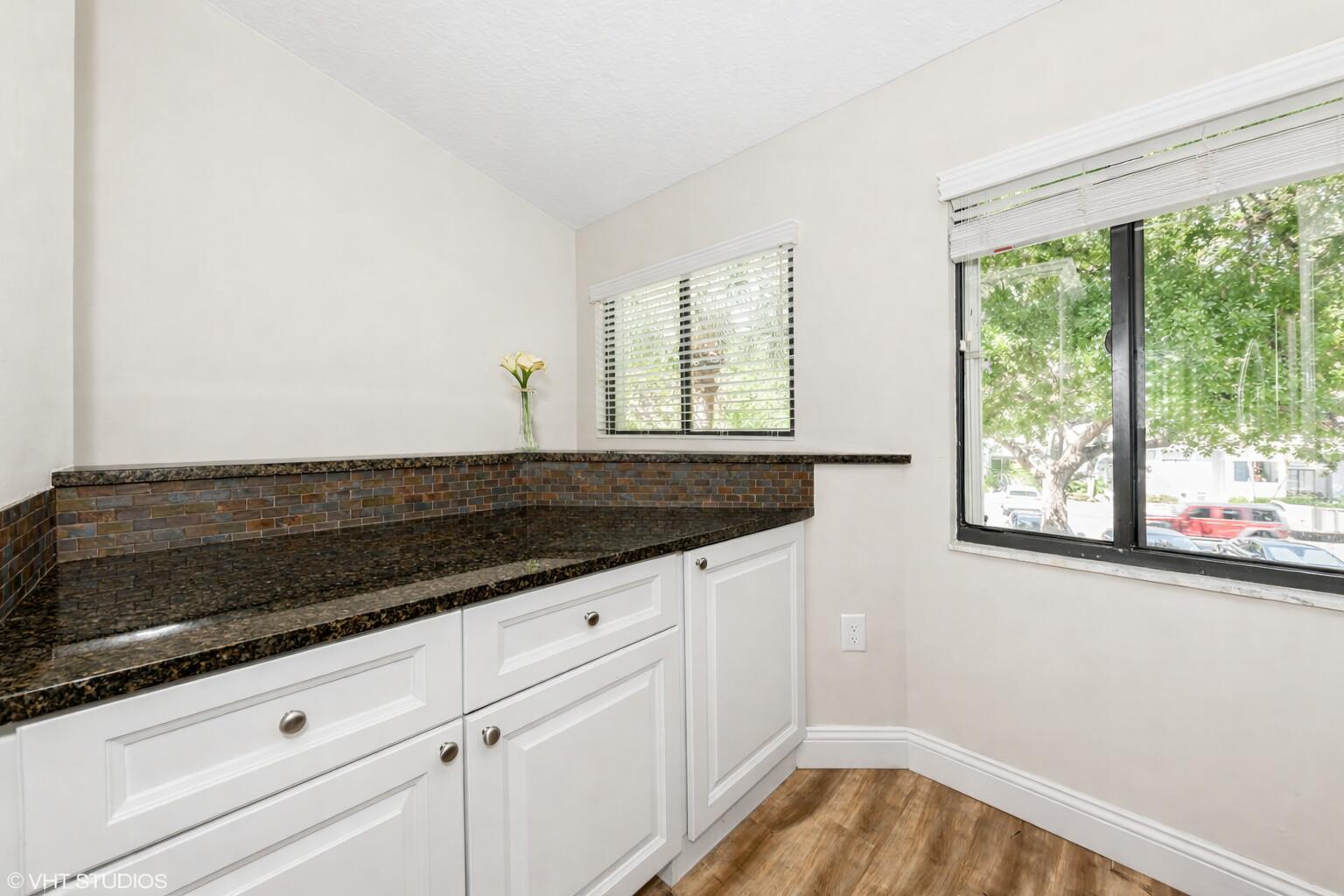 805 Harbour Pointe Way Property Photo 7