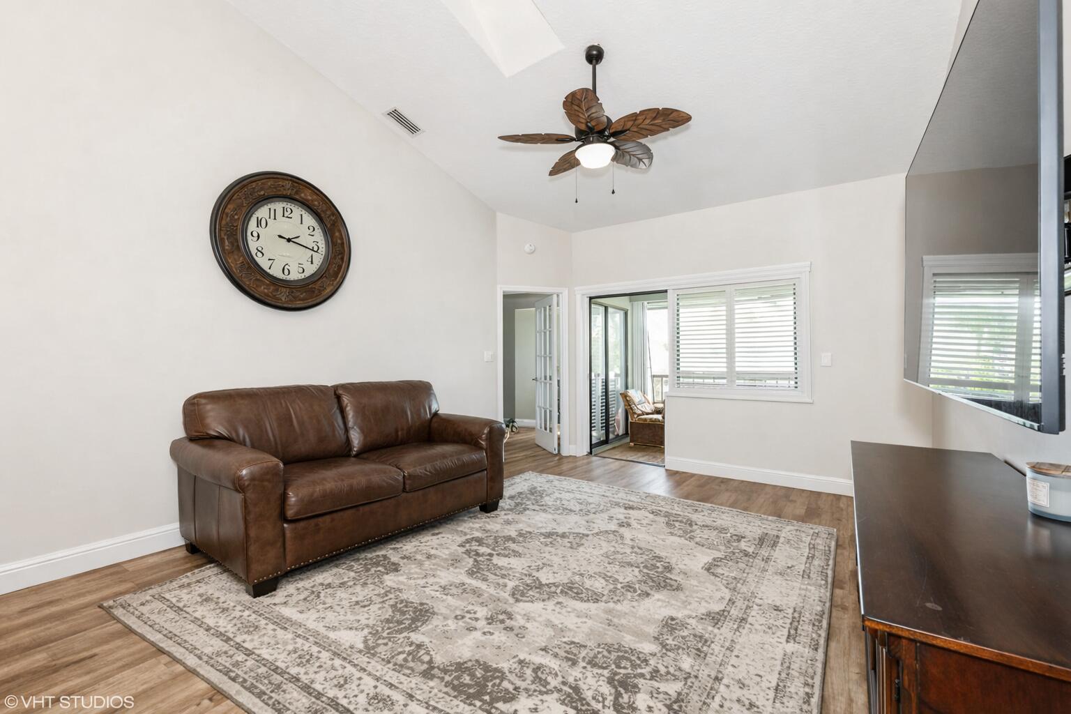 805 Harbour Pointe Way Property Photo 9