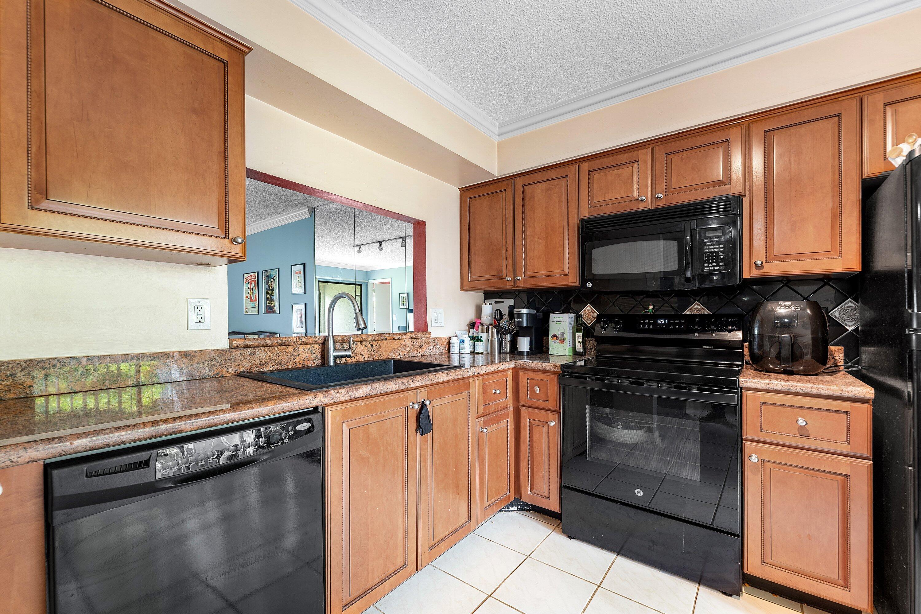 105 Tropic Isle Drive 22d Property Photo 9