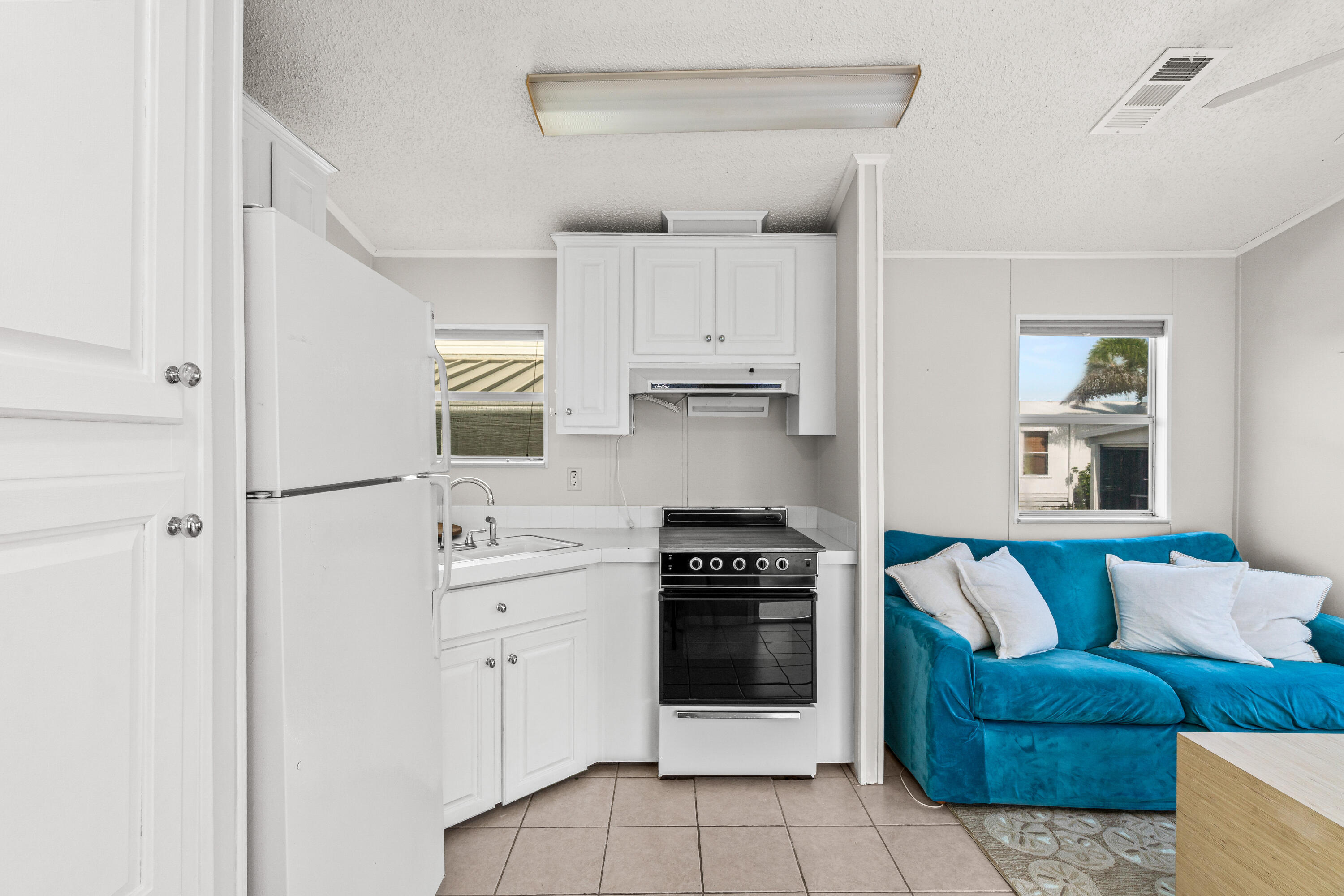 12 Hibiscus Drive H Property Photo 8