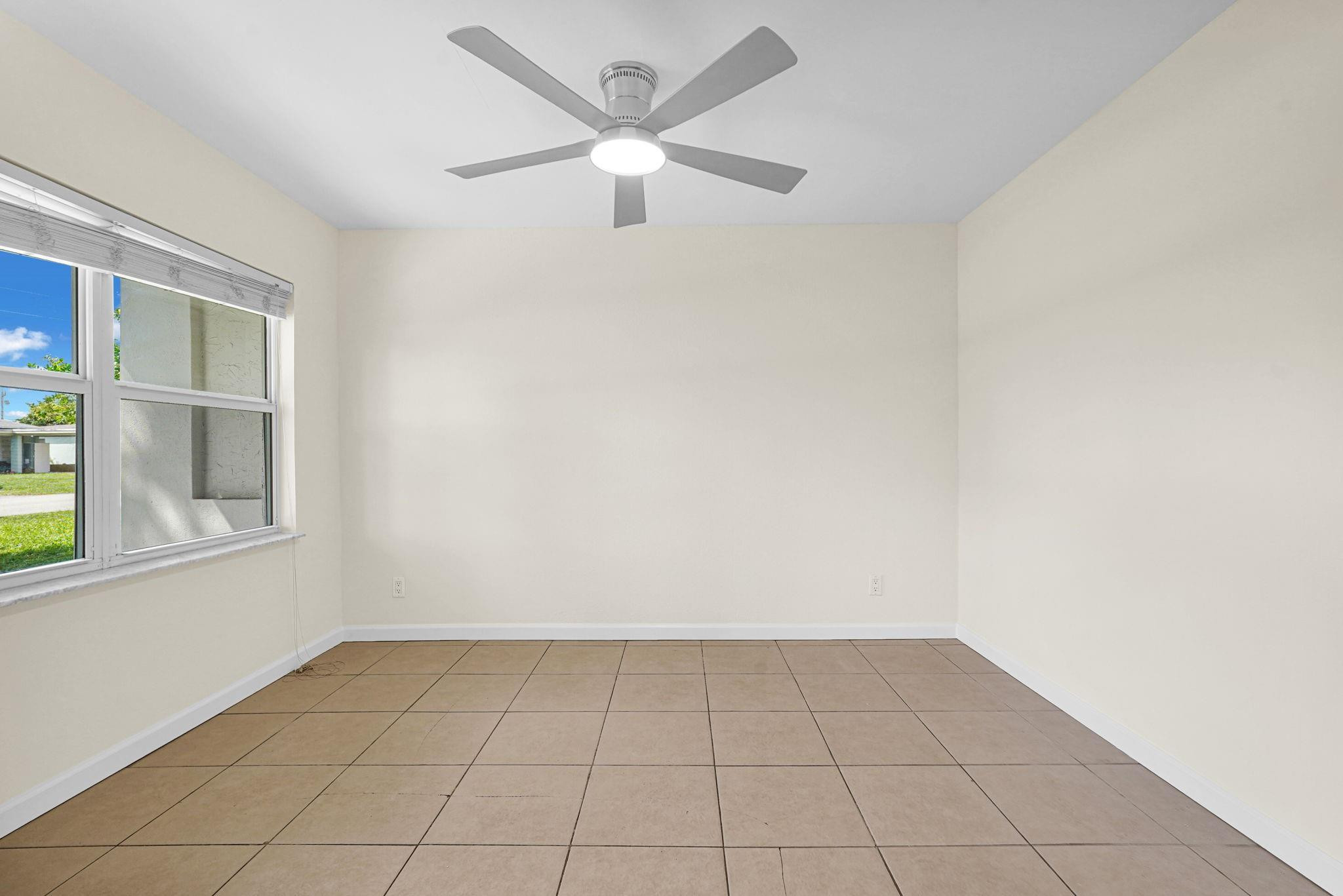 261 Ne 45th Street Property Photo 10
