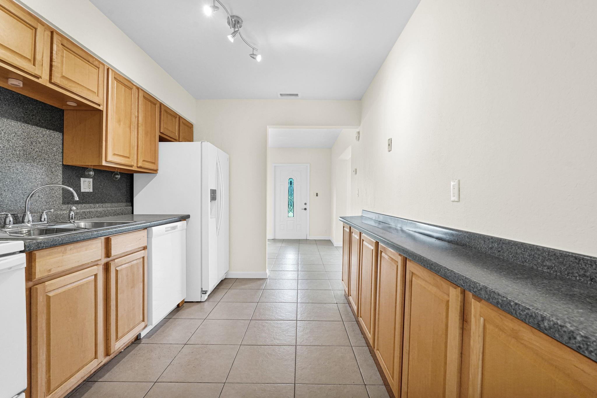 261 Ne 45th Street Property Photo 22