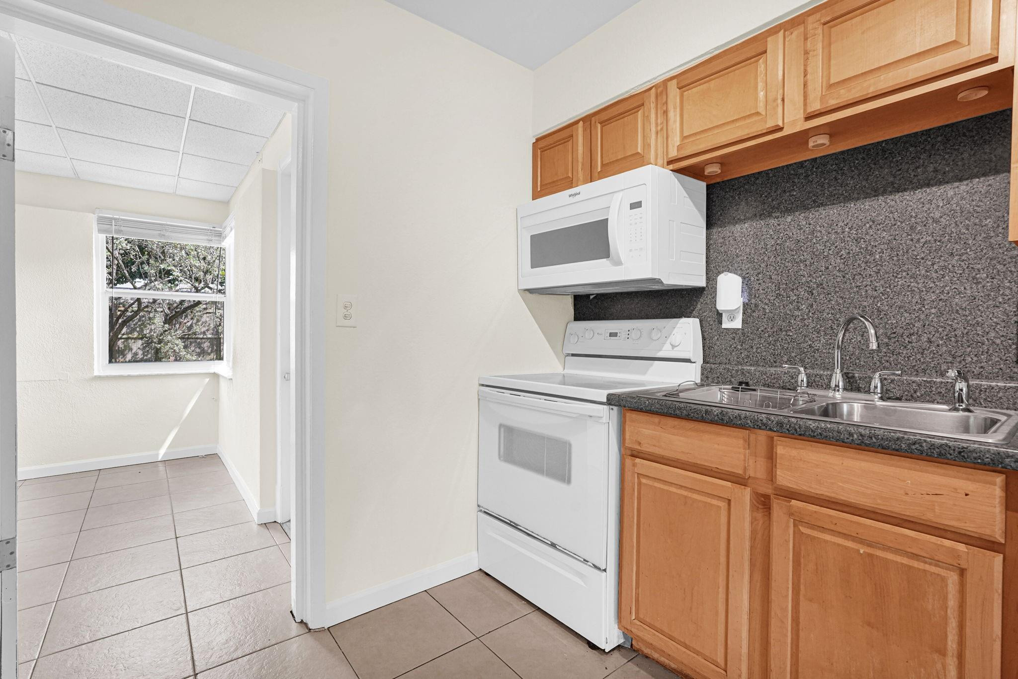 261 Ne 45th Street Property Photo 23