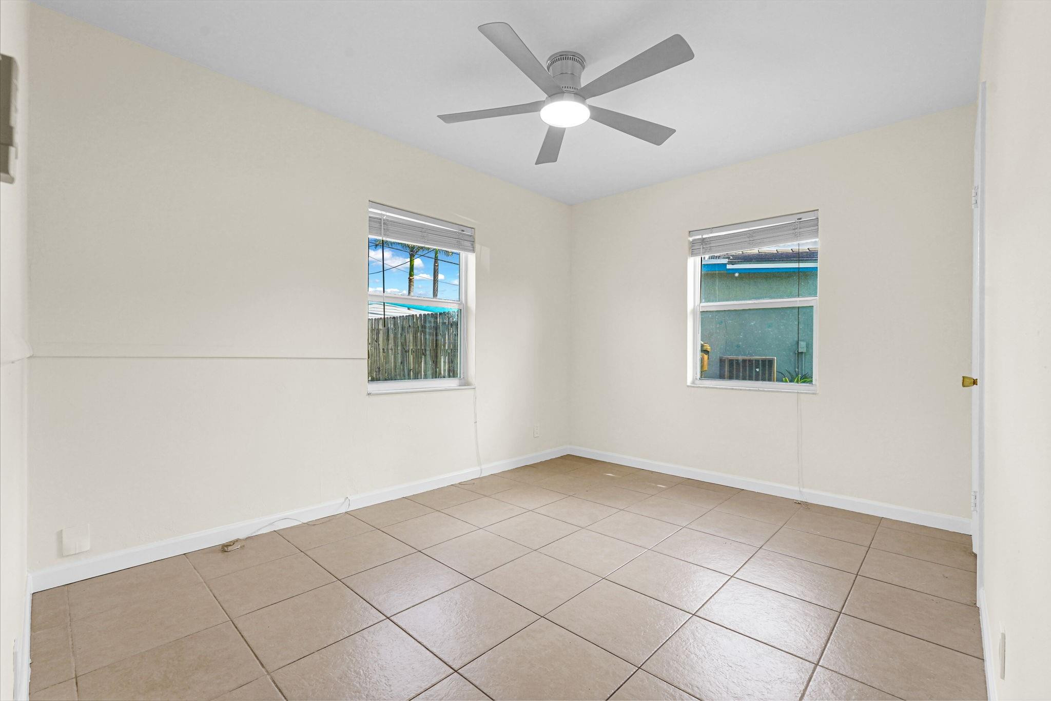 261 Ne 45th Street Property Photo 37