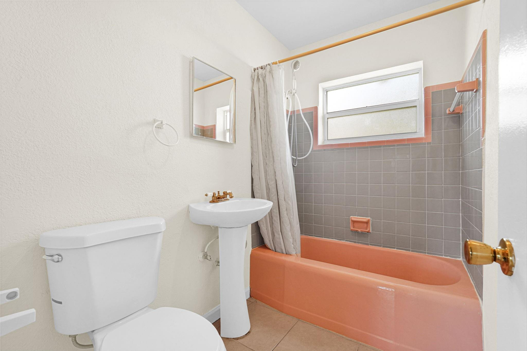 261 Ne 45th Street Property Photo 40