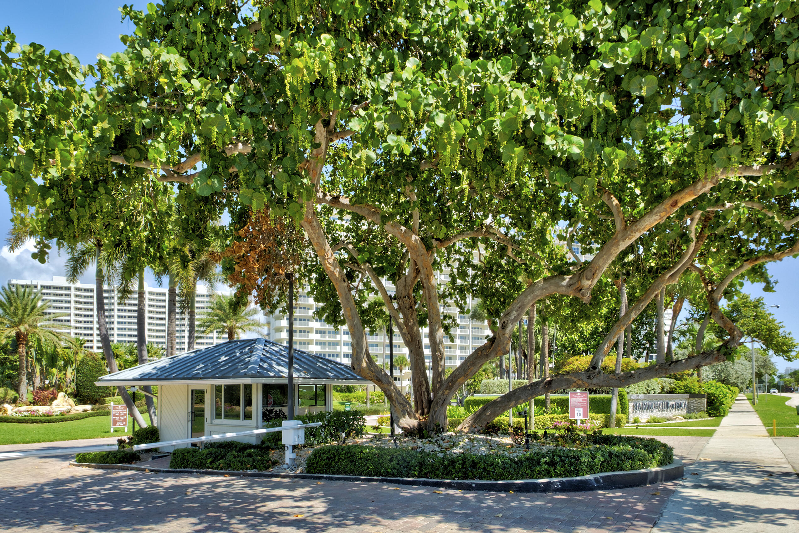 4201 N Ocean Boulevard 608 Property Photo 12