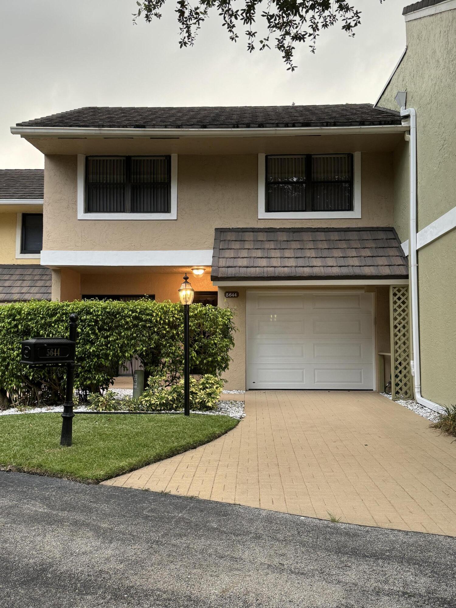 5644 Santiago Circle Property Photo 1