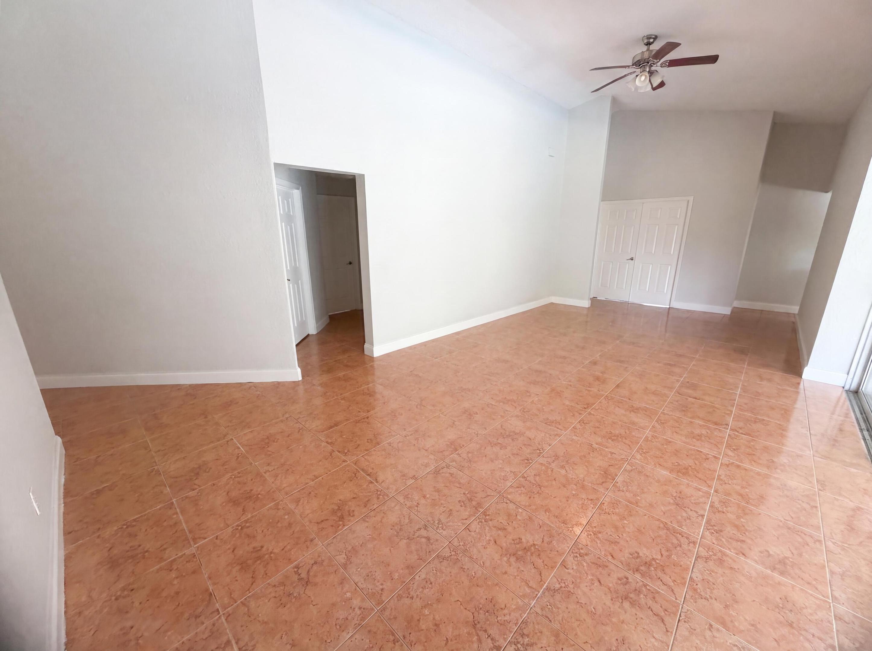 711 Se Celtic Avenue Property Photo 6