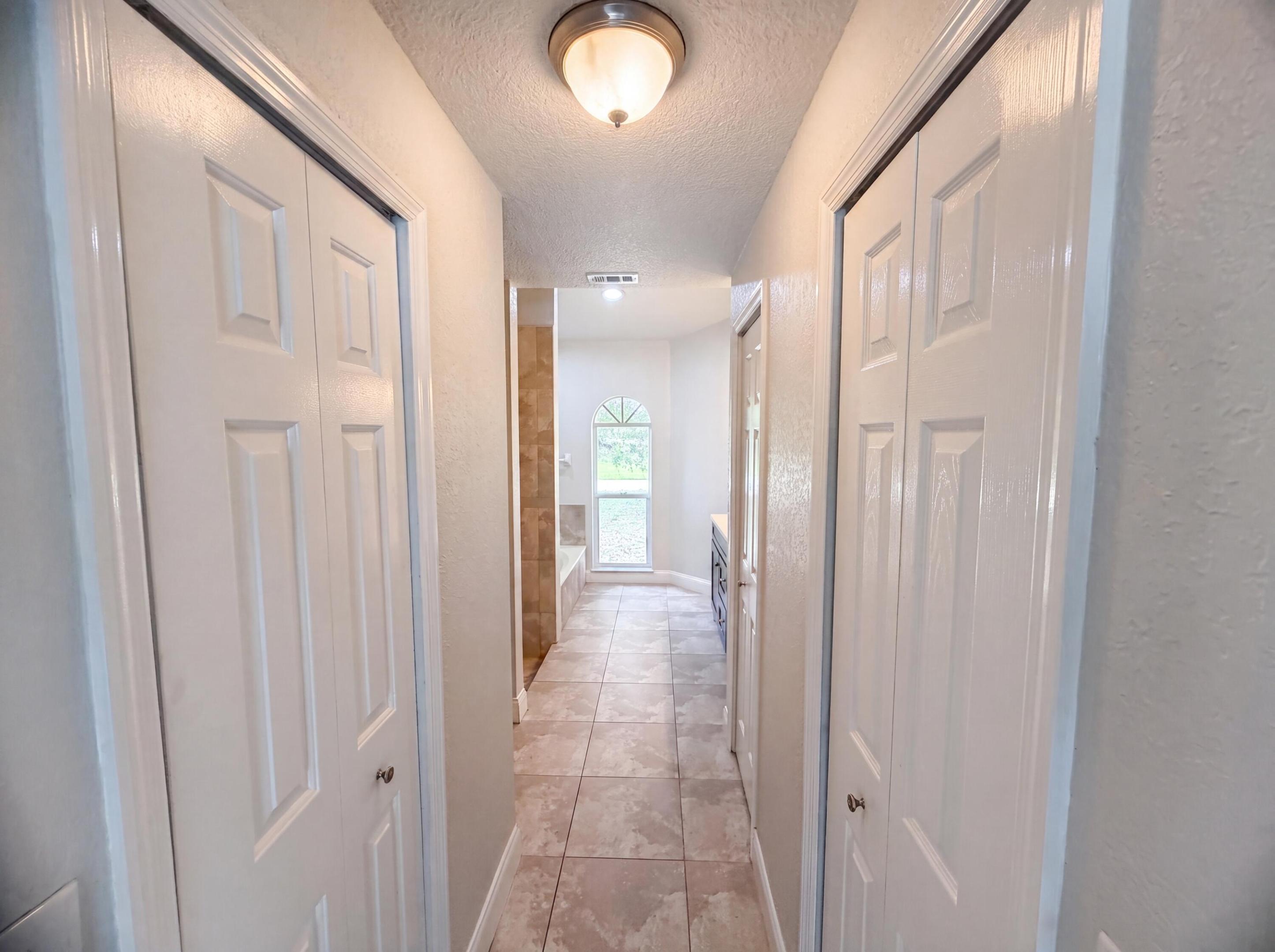 711 Se Celtic Avenue Property Photo 17