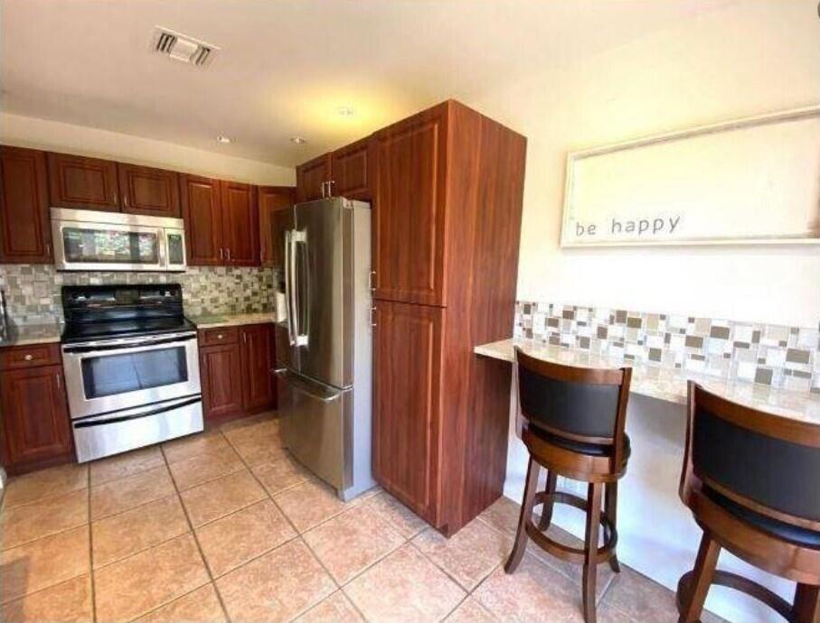 5705 Fox Hollow Drive B Property Photo 6