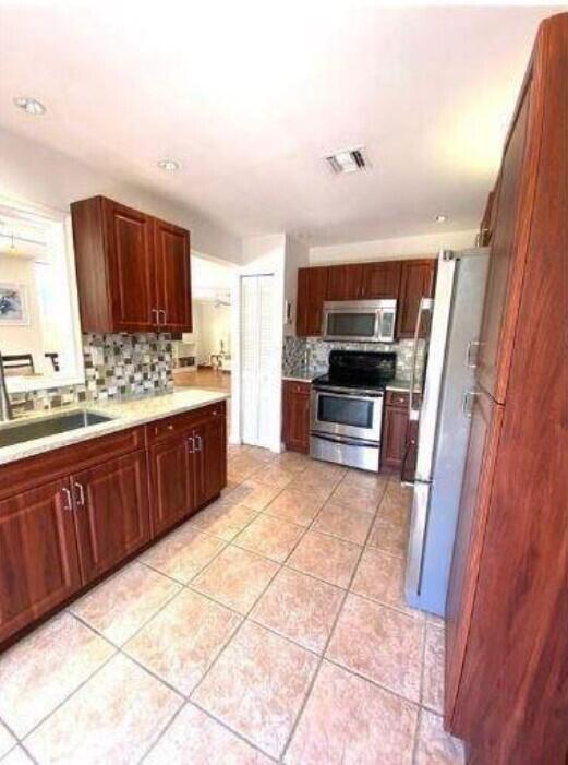 5705 Fox Hollow Drive B Property Photo 7
