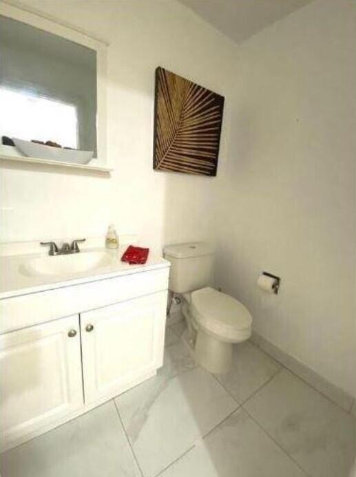 5705 Fox Hollow Drive B Property Photo 10