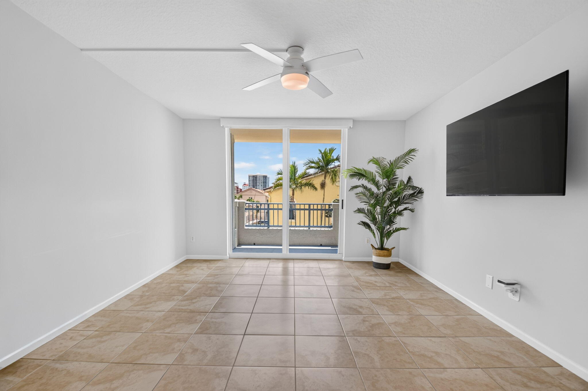 403 S Sapodilla Avenue 307 Property Photo 6
