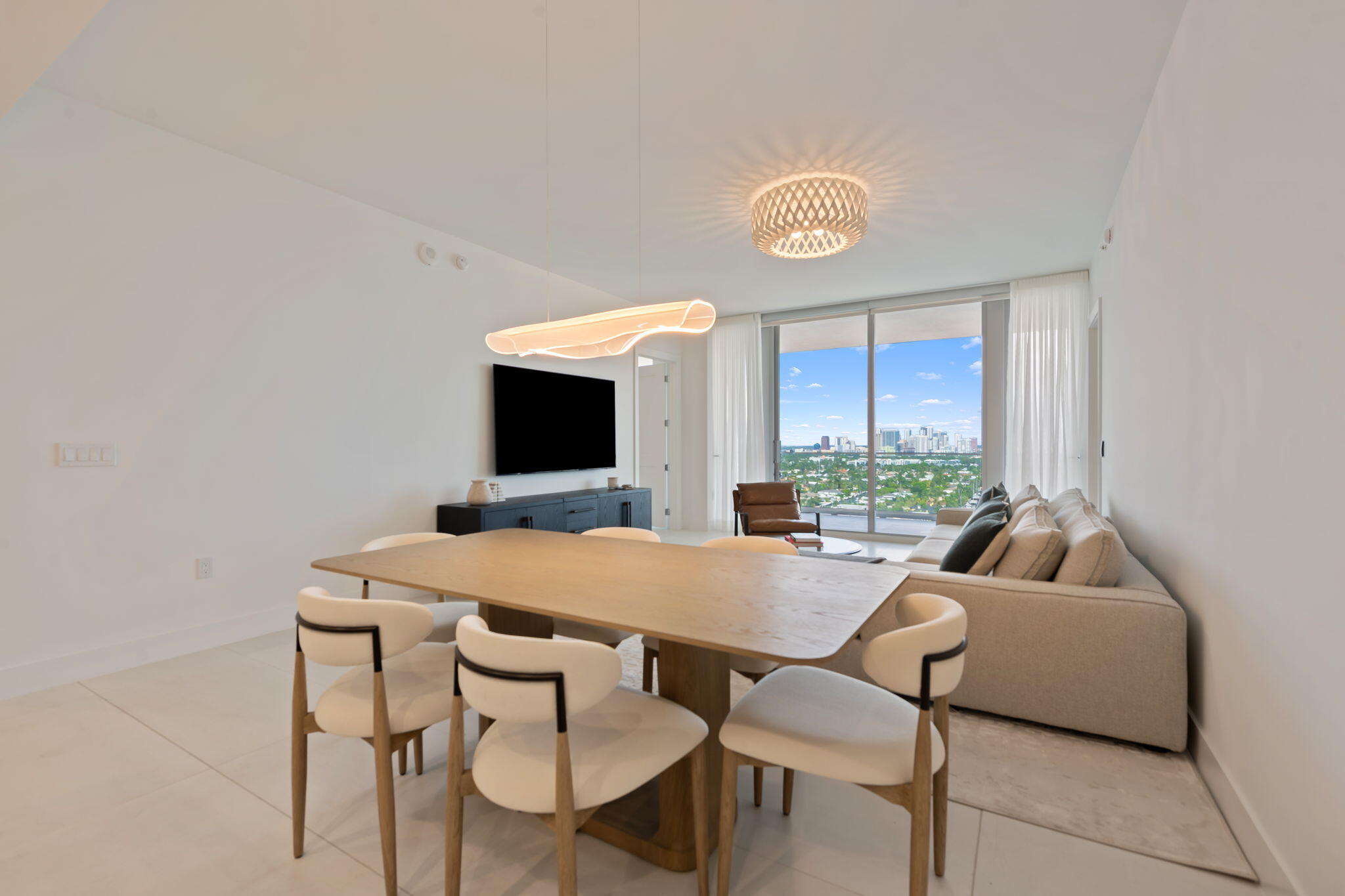 153 N Seabreeze Boulevard #1903 Property Photo 8