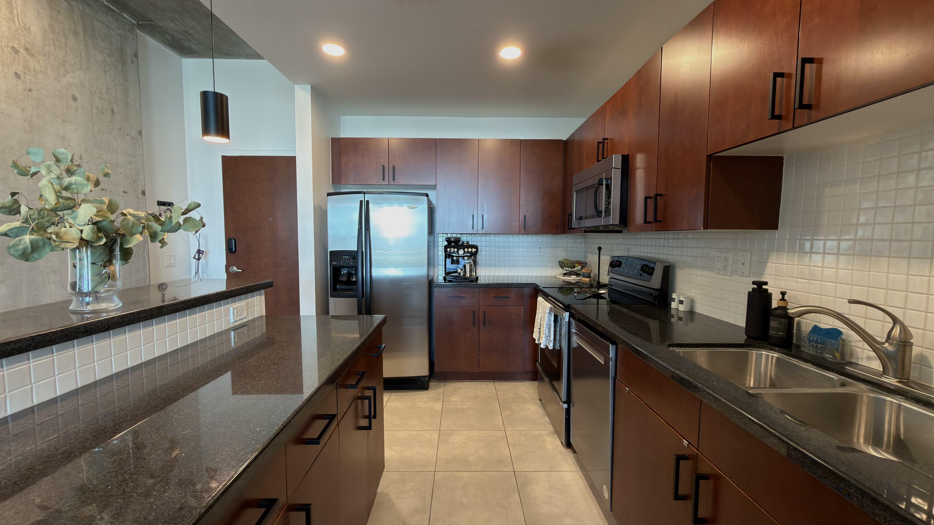 300 S Australian Avenue 703 Property Photo 10