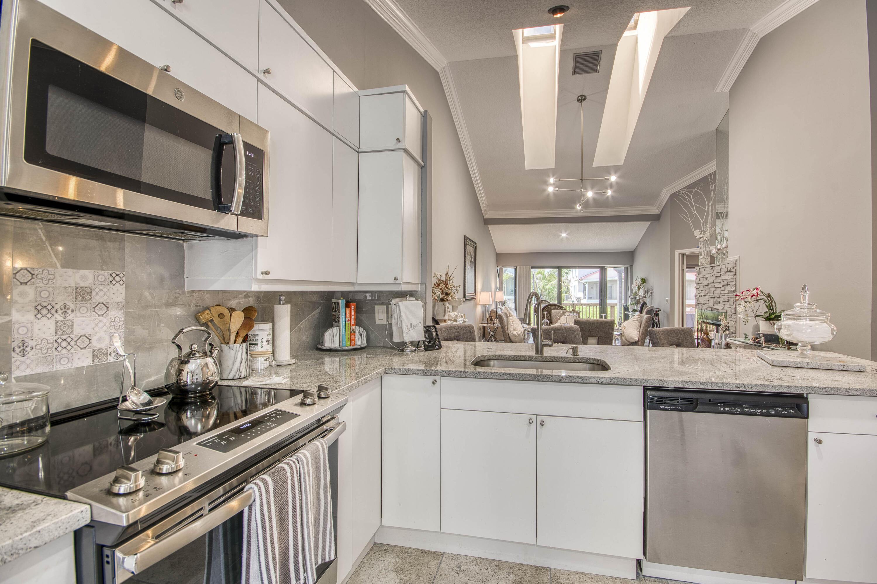 109 Landings Boulevard Property Photo 6