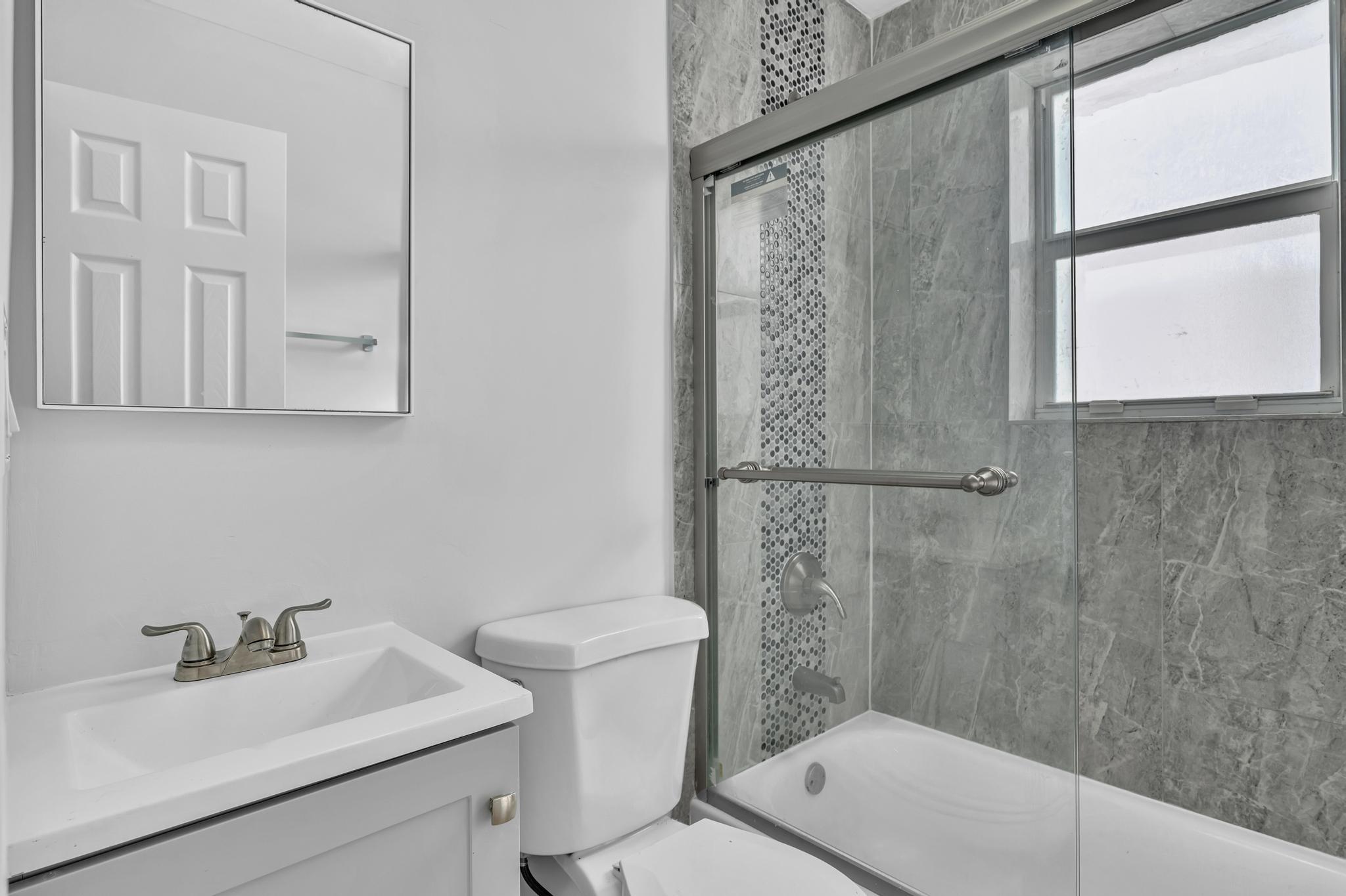 1142 Sw 4th Street 10 Property Photo 5
