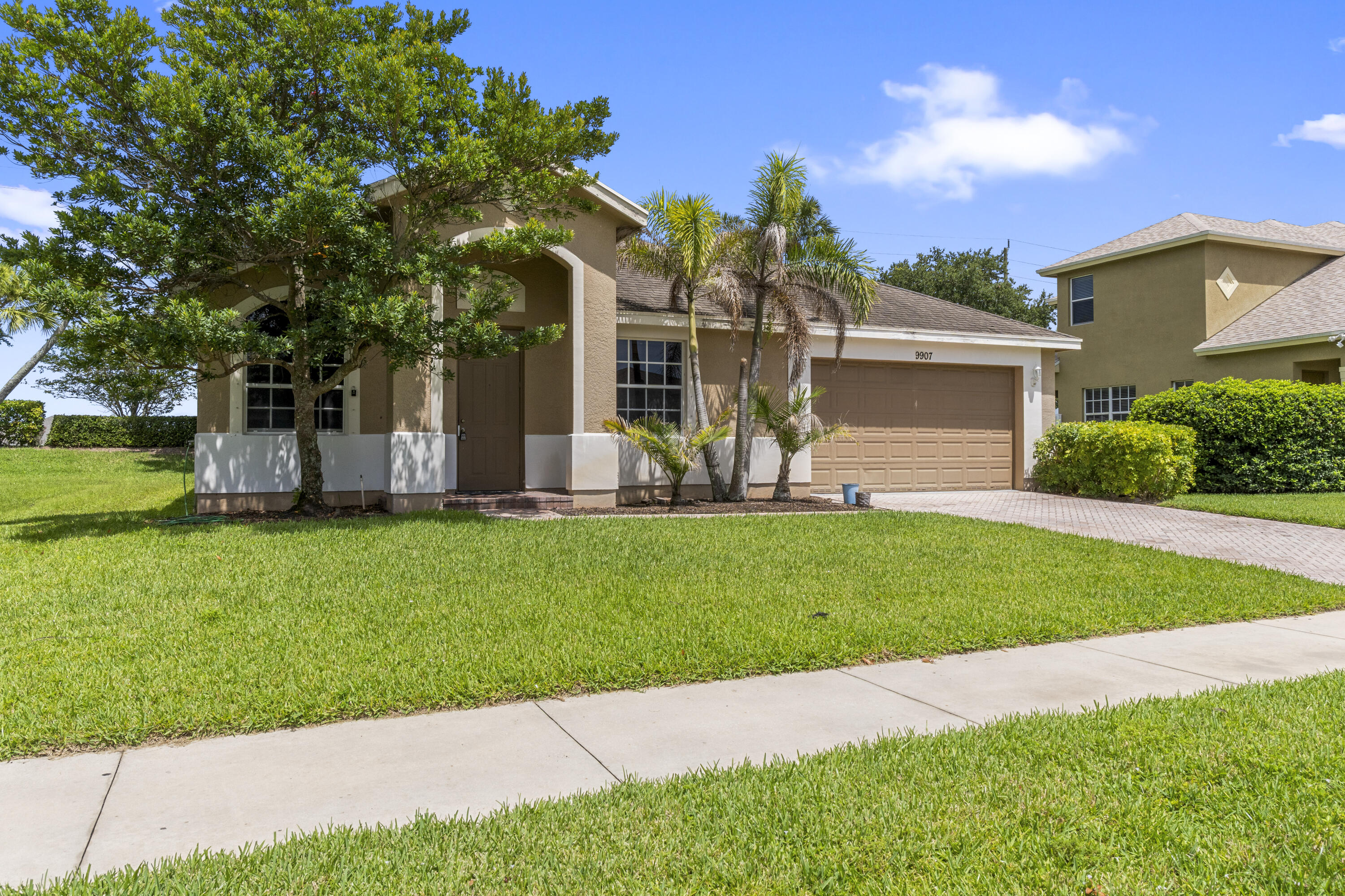 9907 E Verona Circle Property Photo 3