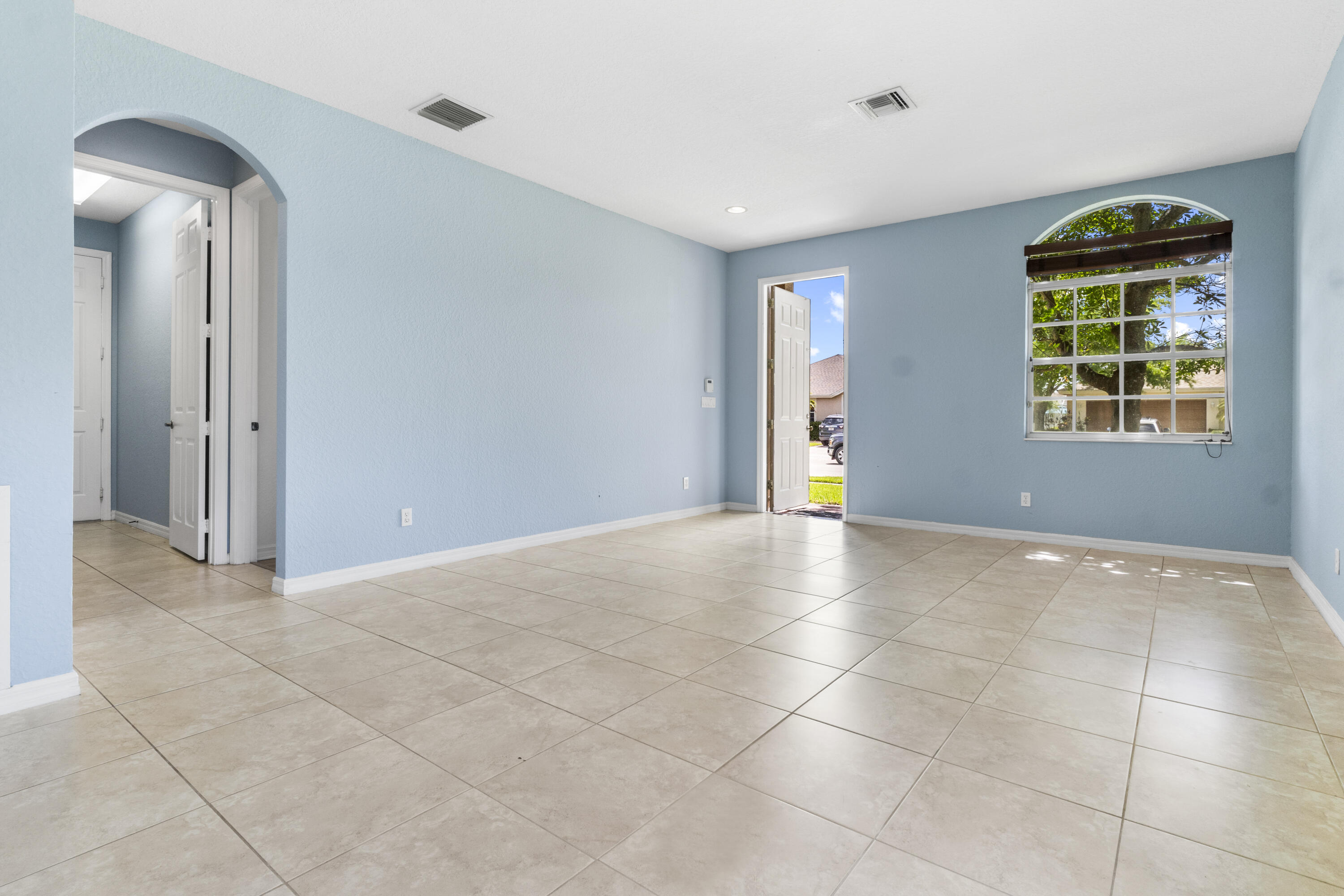 9907 E Verona Circle Property Photo 4
