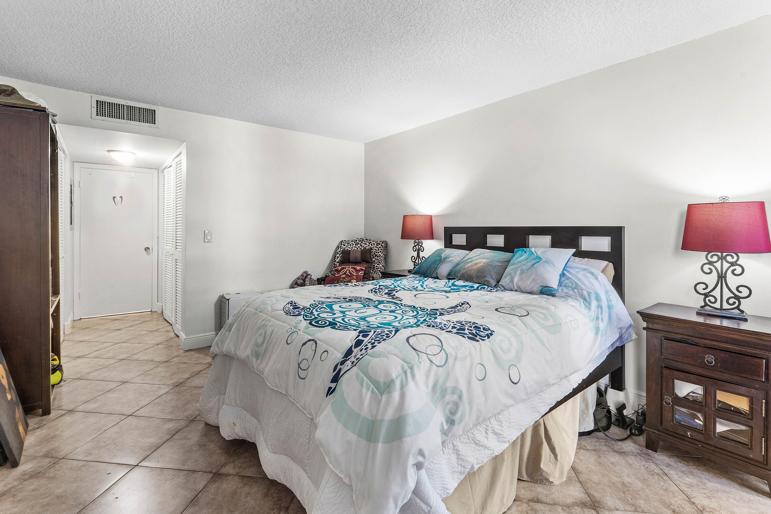 5540 N Ocean Drive 1c Property Photo 47
