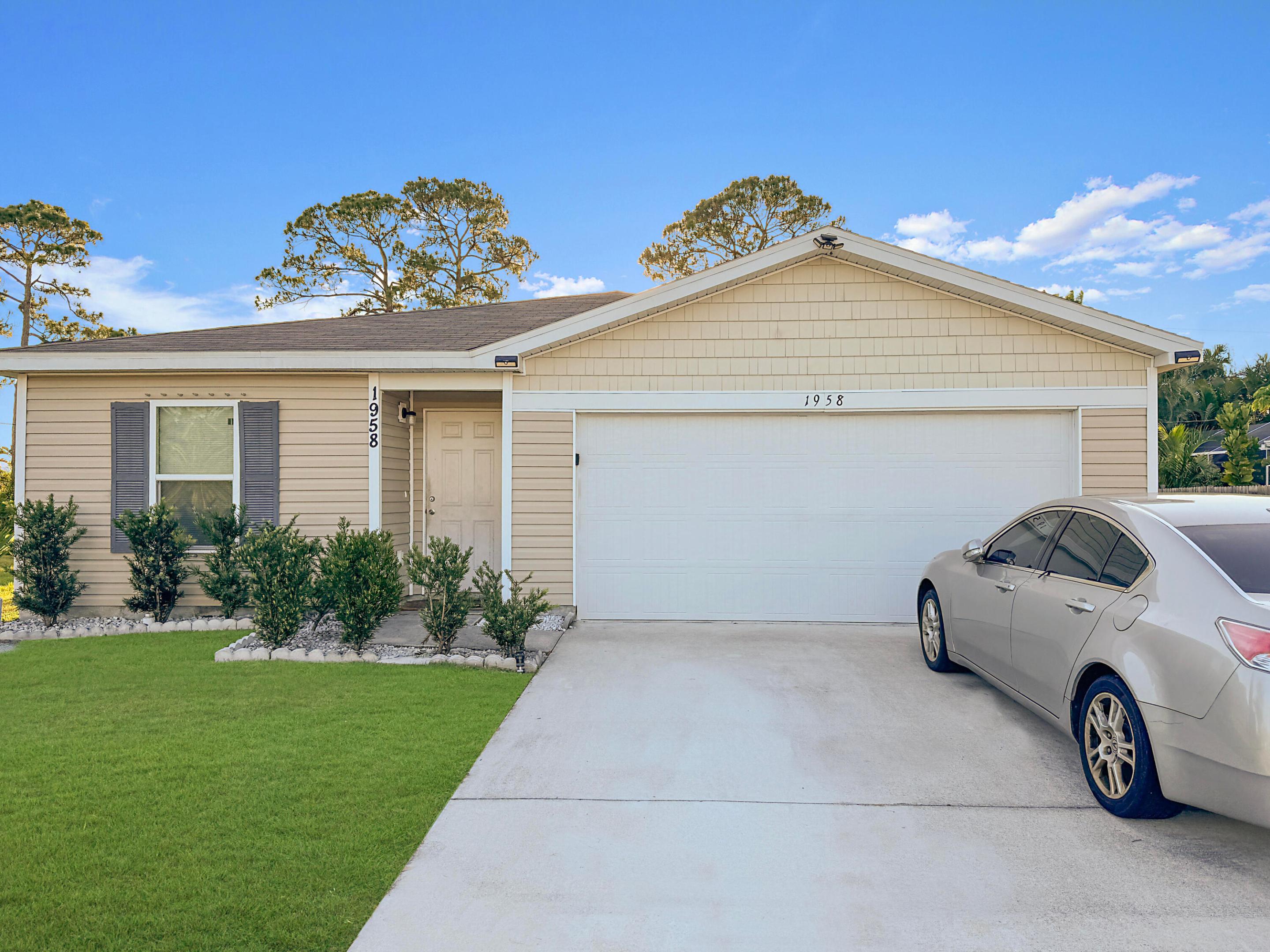 1958 SE Floresta Drive Property Photo 1