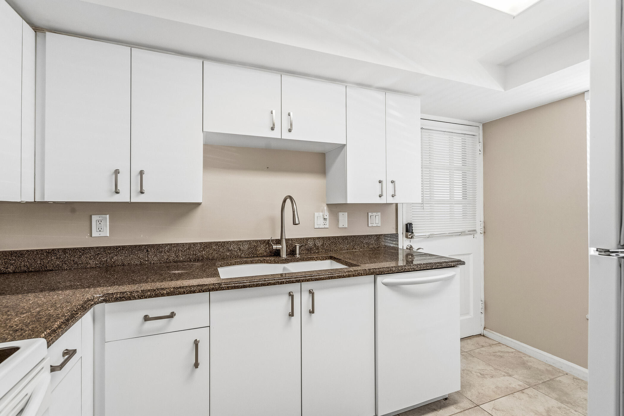 2741 Ocean Drive 31d Property Photo 11