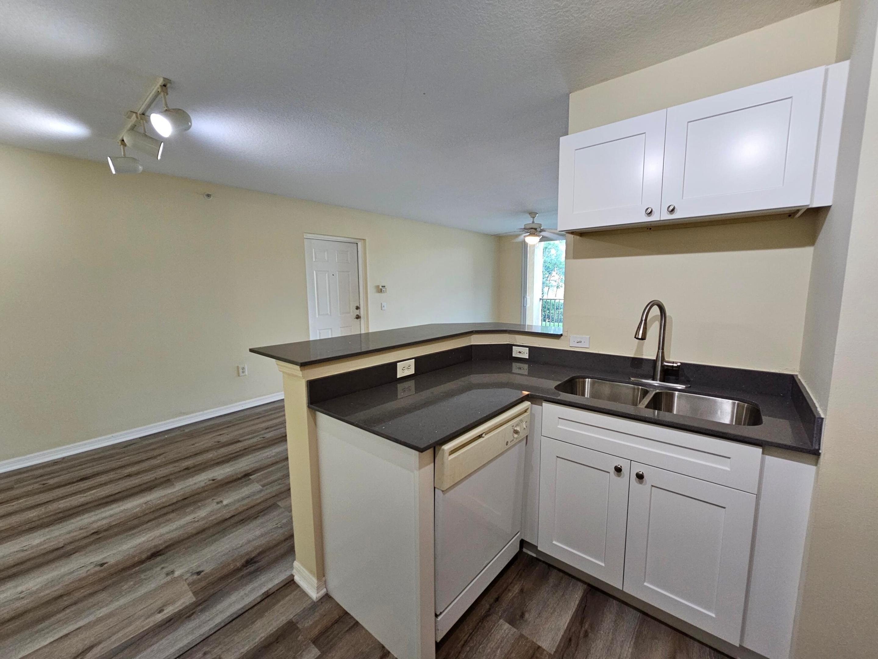604 Villa Circle 604 Property Photo 6