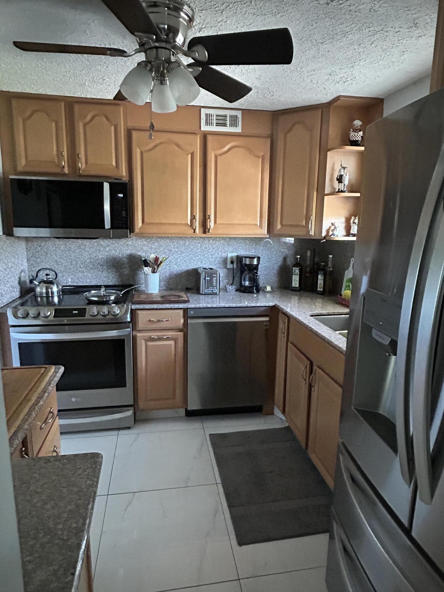 225 Bonnie Boulevard 405 Property Photo 6
