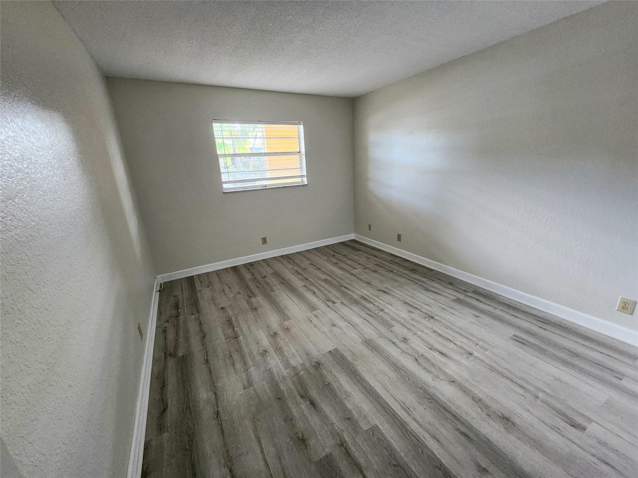 2607 Ne 8th Avenue 33 Property Photo 6