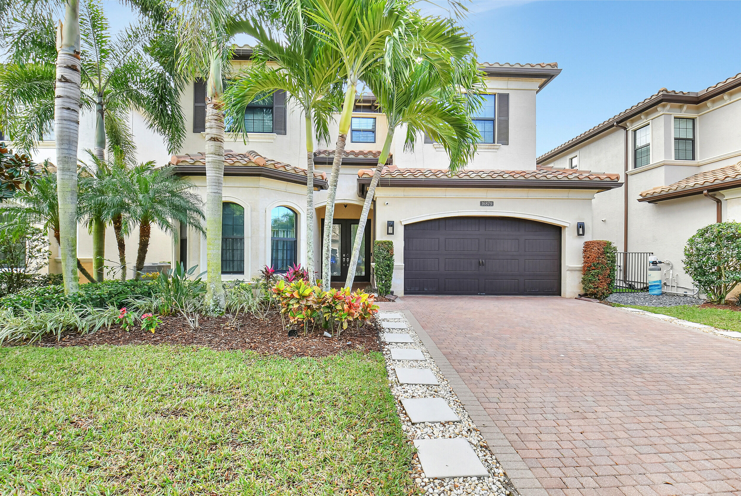 16879 Bridge Crossing Circle Property Photo 3