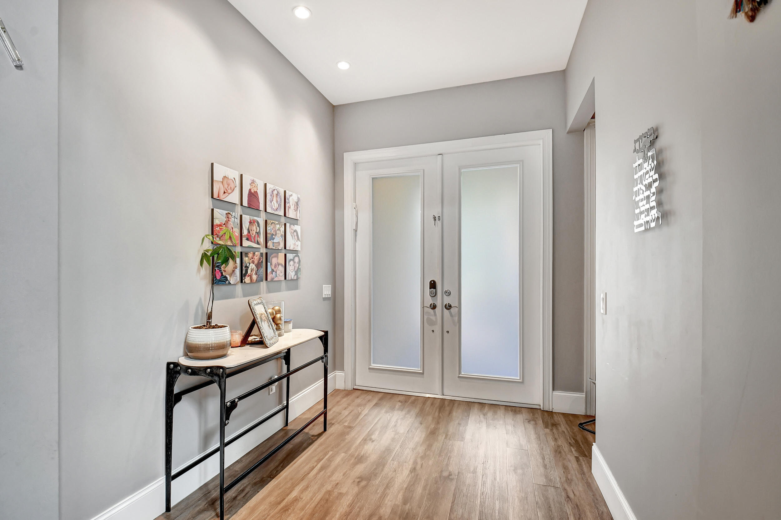 16879 Bridge Crossing Circle Property Photo 4