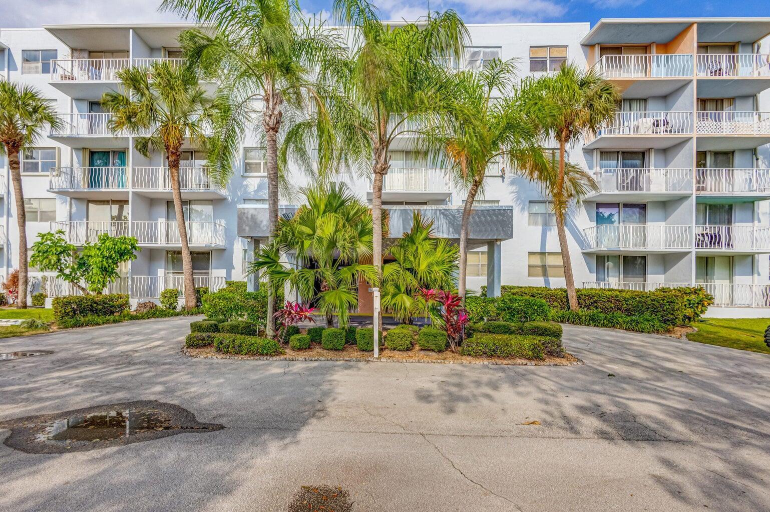 480 Executive Center Drive 2g Property Photo 1
