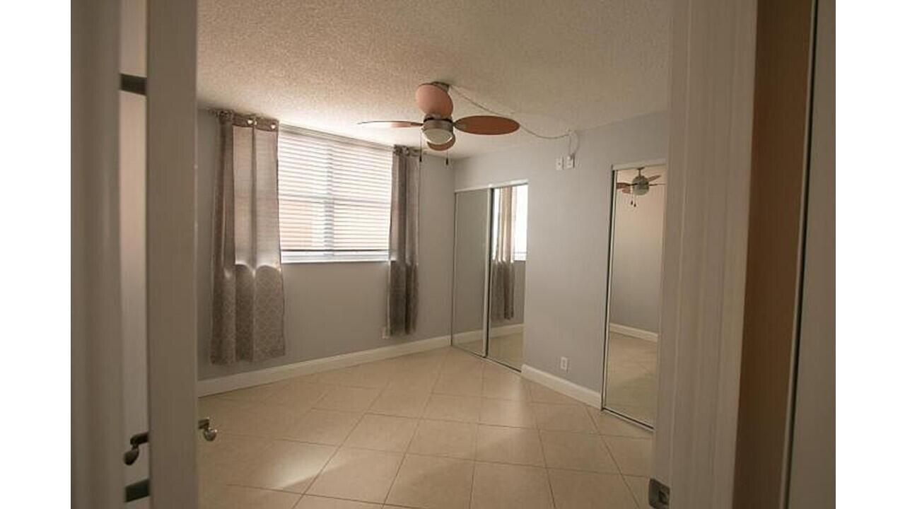 480 Executive Center Drive 2g Property Photo 5