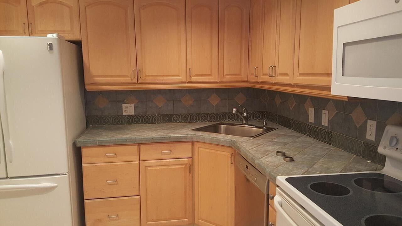 480 Executive Center Drive 2g Property Photo 6