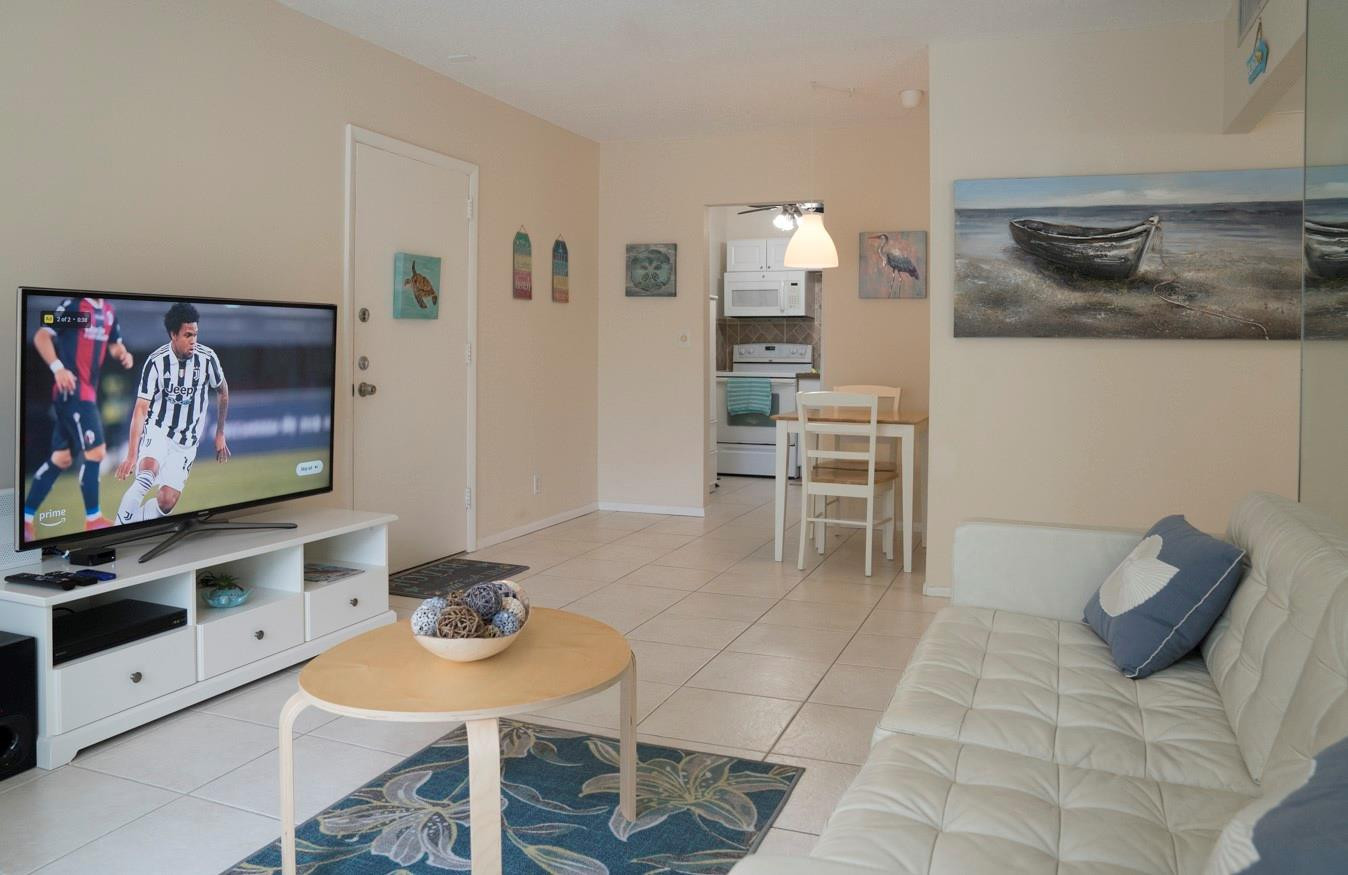 424 N Riverside Drive Property Photo 4