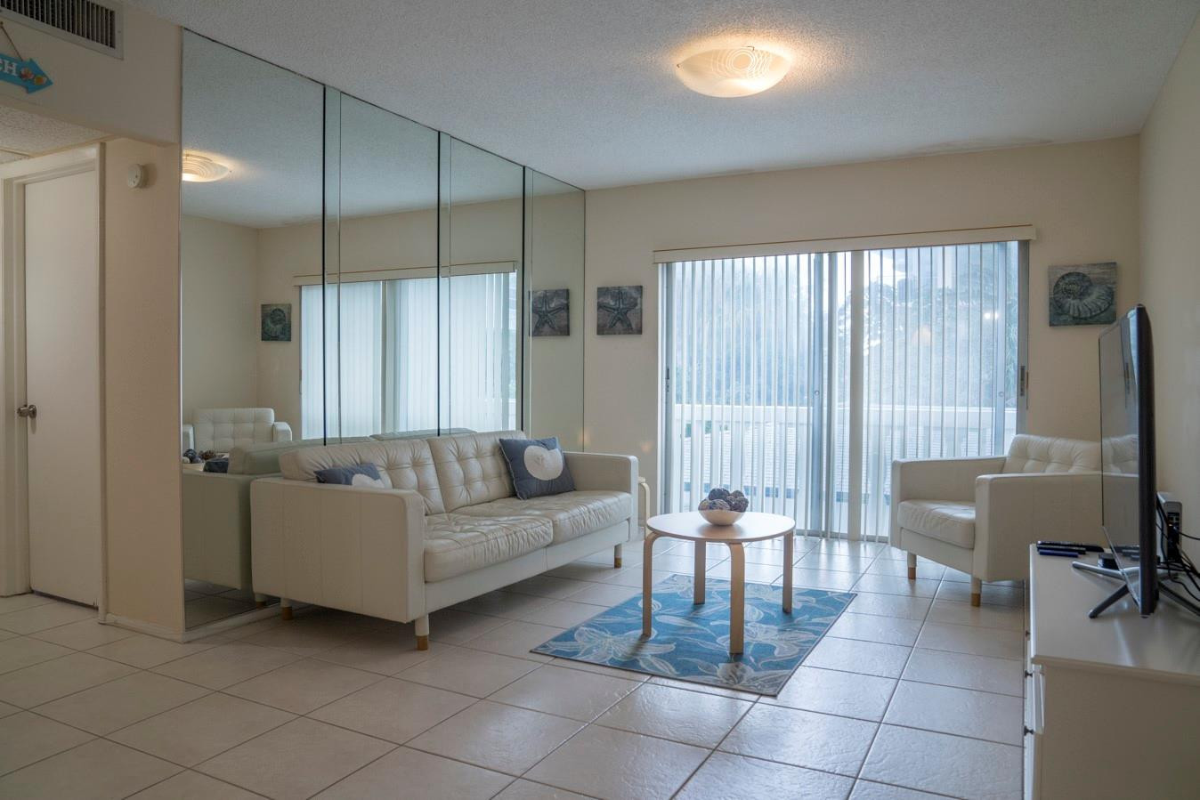 424 N Riverside Drive Property Photo 6