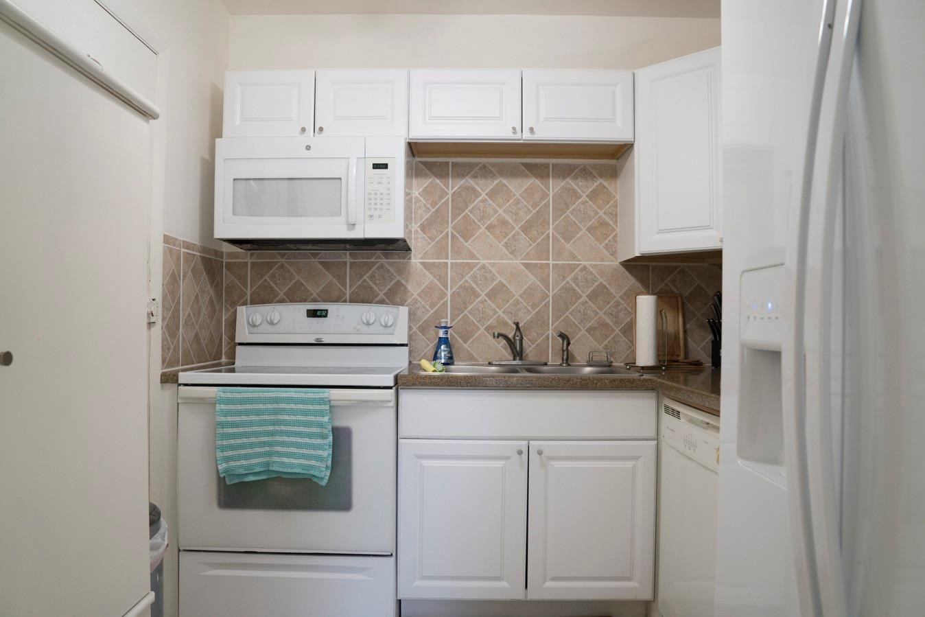 424 N Riverside Drive Property Photo 8