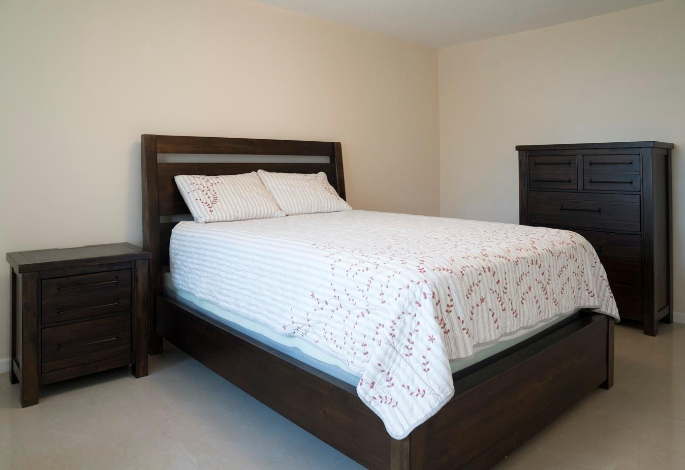 424 N Riverside Drive Property Photo 10