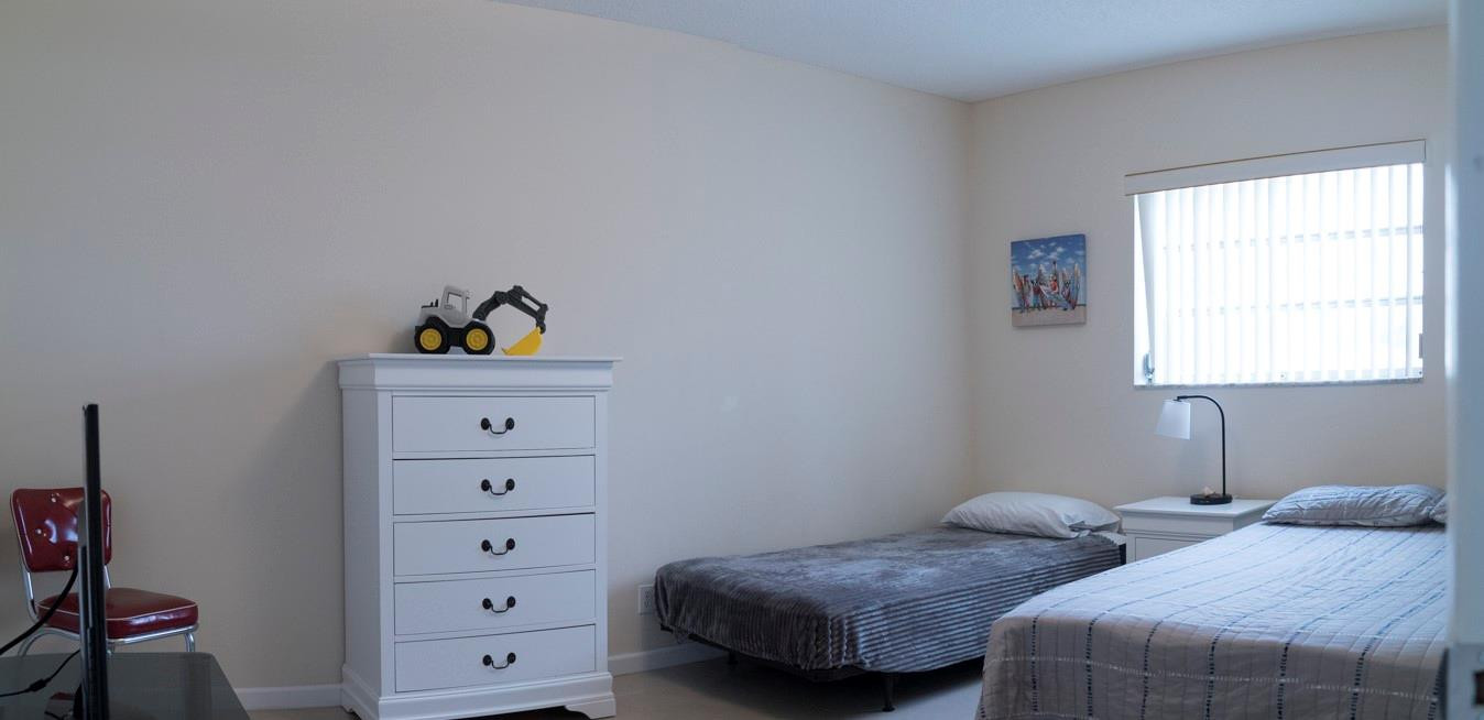 424 N Riverside Drive Property Photo 13