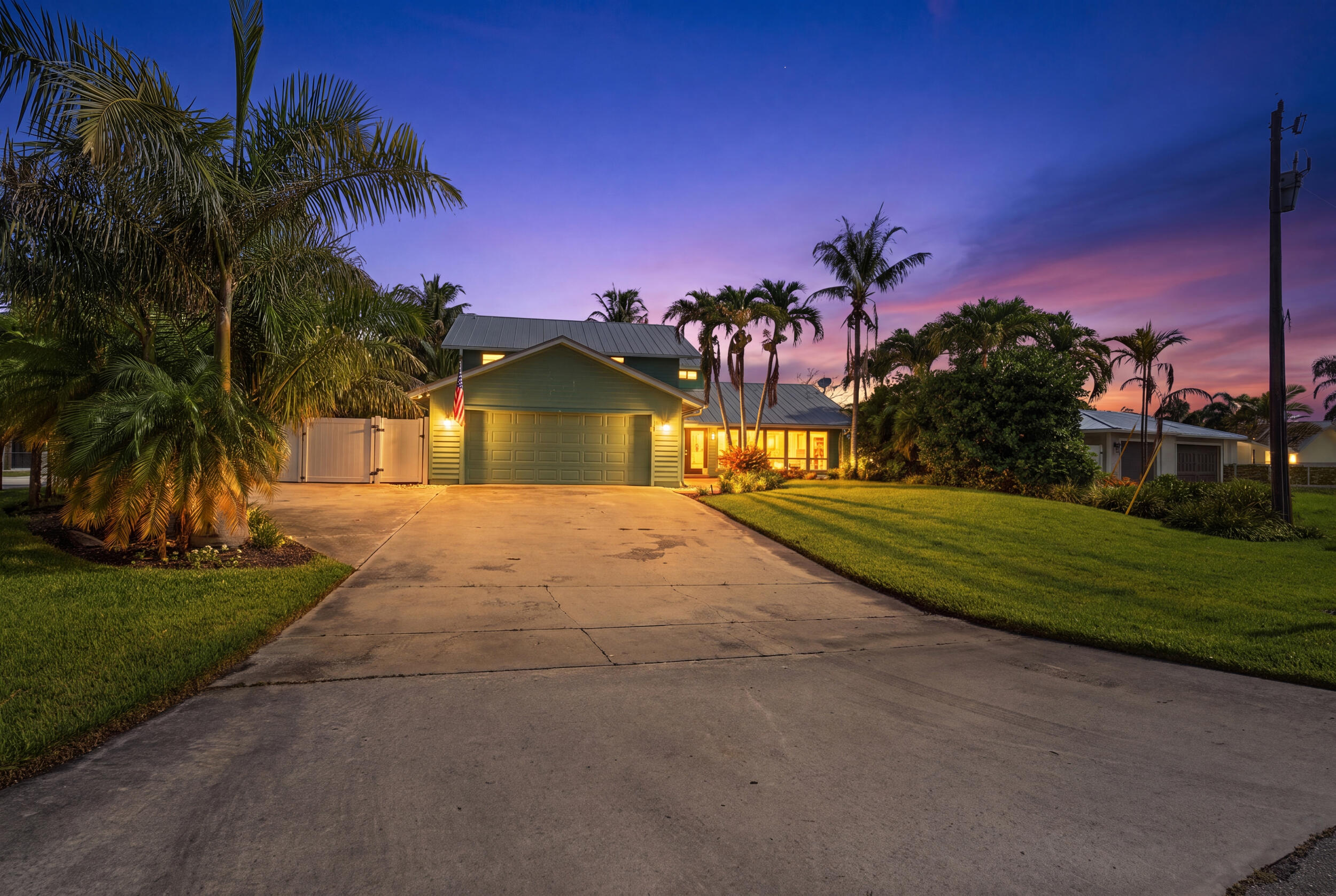 1489 SW Seahawk Way Property Photo 1