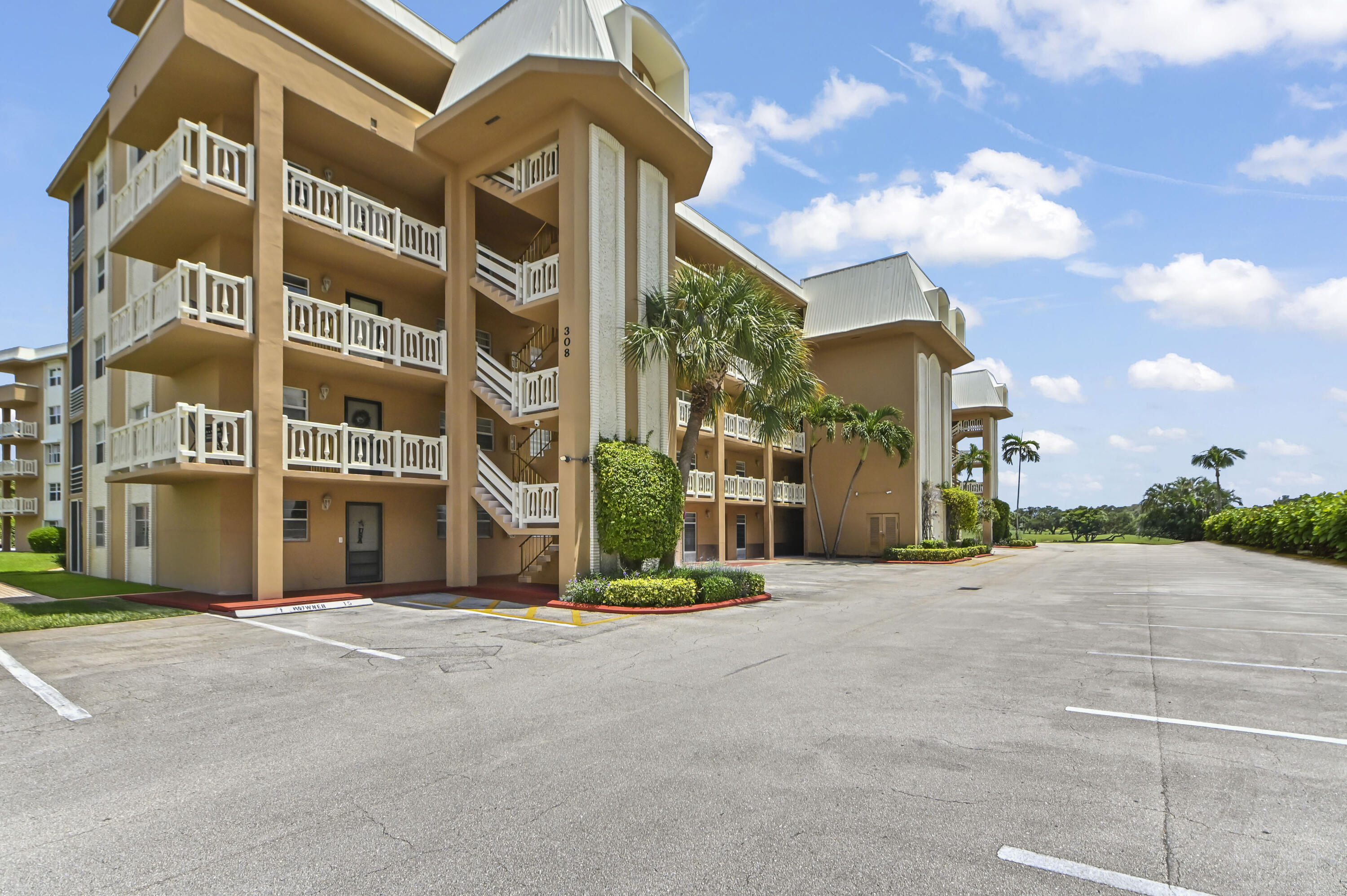 308 Golfview Road 101 Property Photo 1