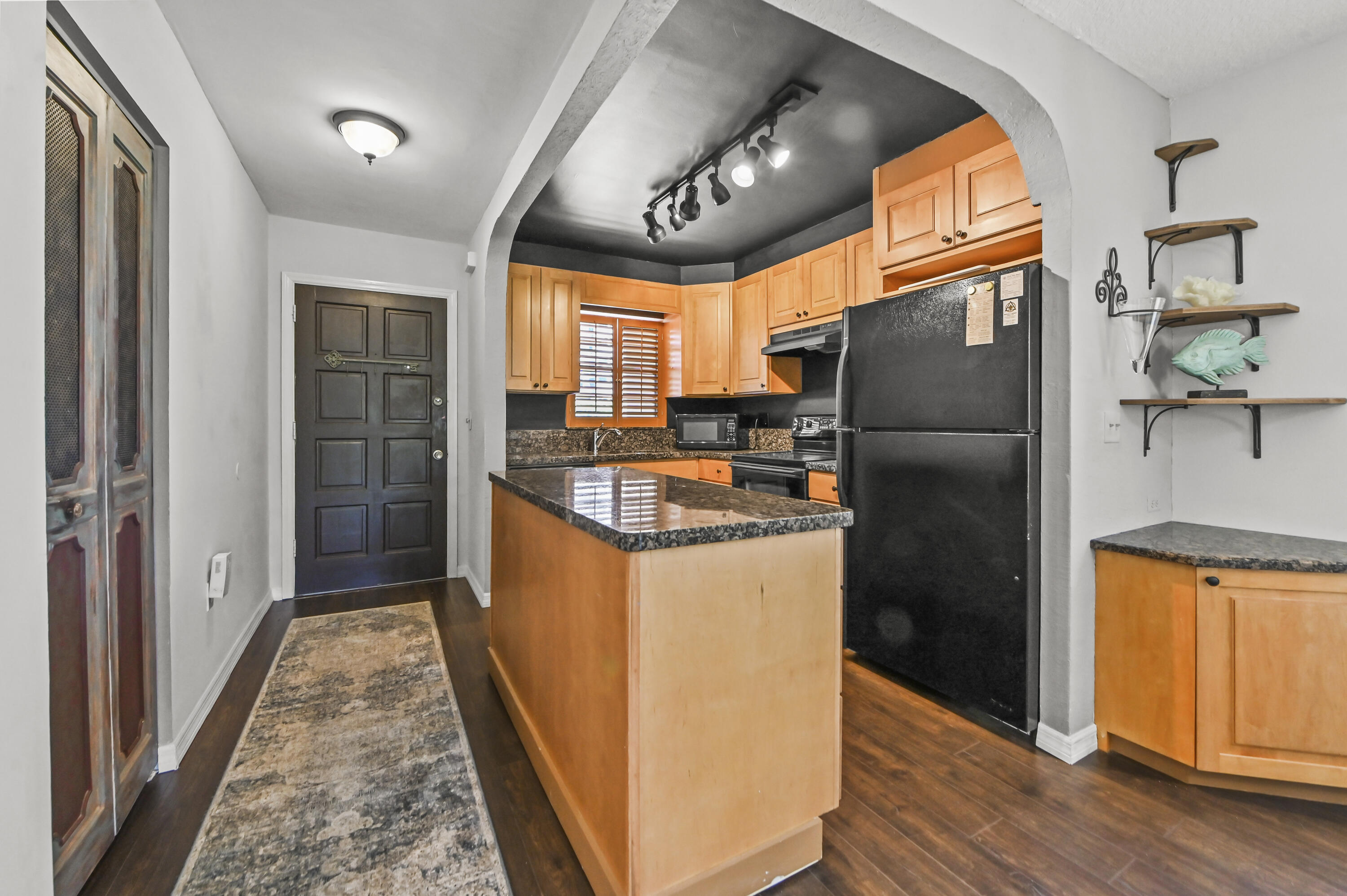 308 Golfview Road 101 Property Photo 5