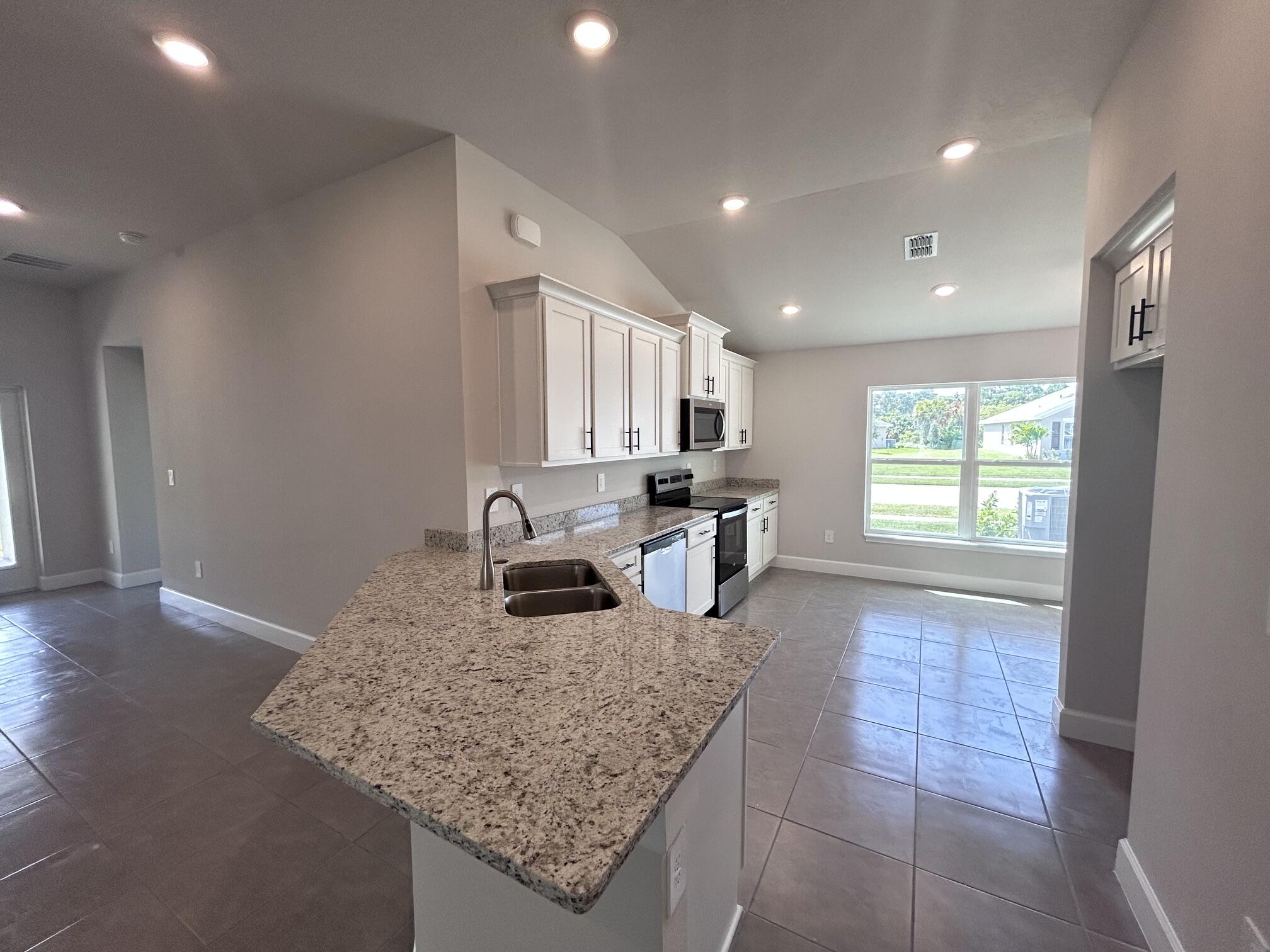 5747 Waterstone Boulevard Property Photo 5